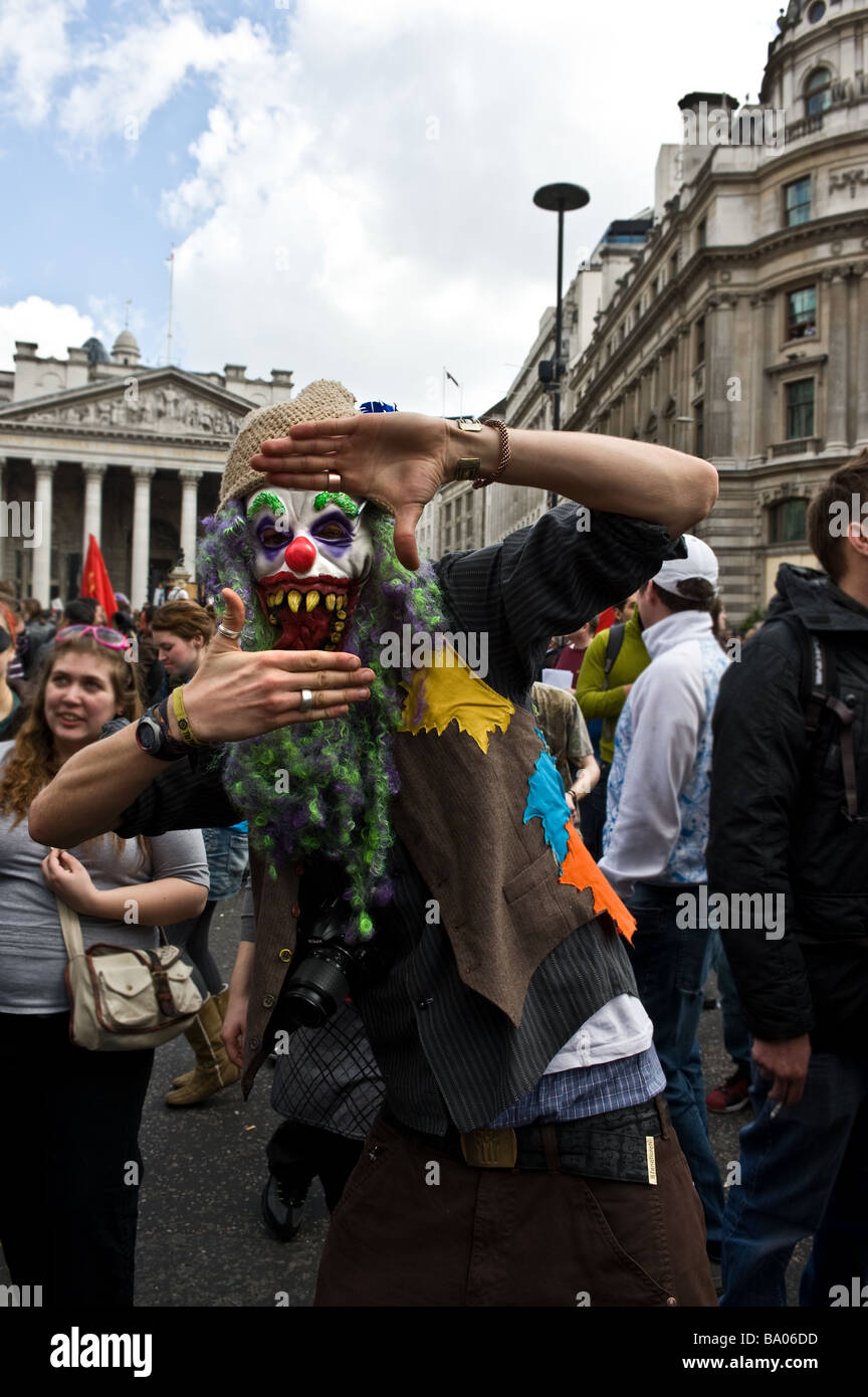 Manifestante mascherato al G20 dimostrazione nella città di Londra. Foto di Gordon Scammell Foto Stock