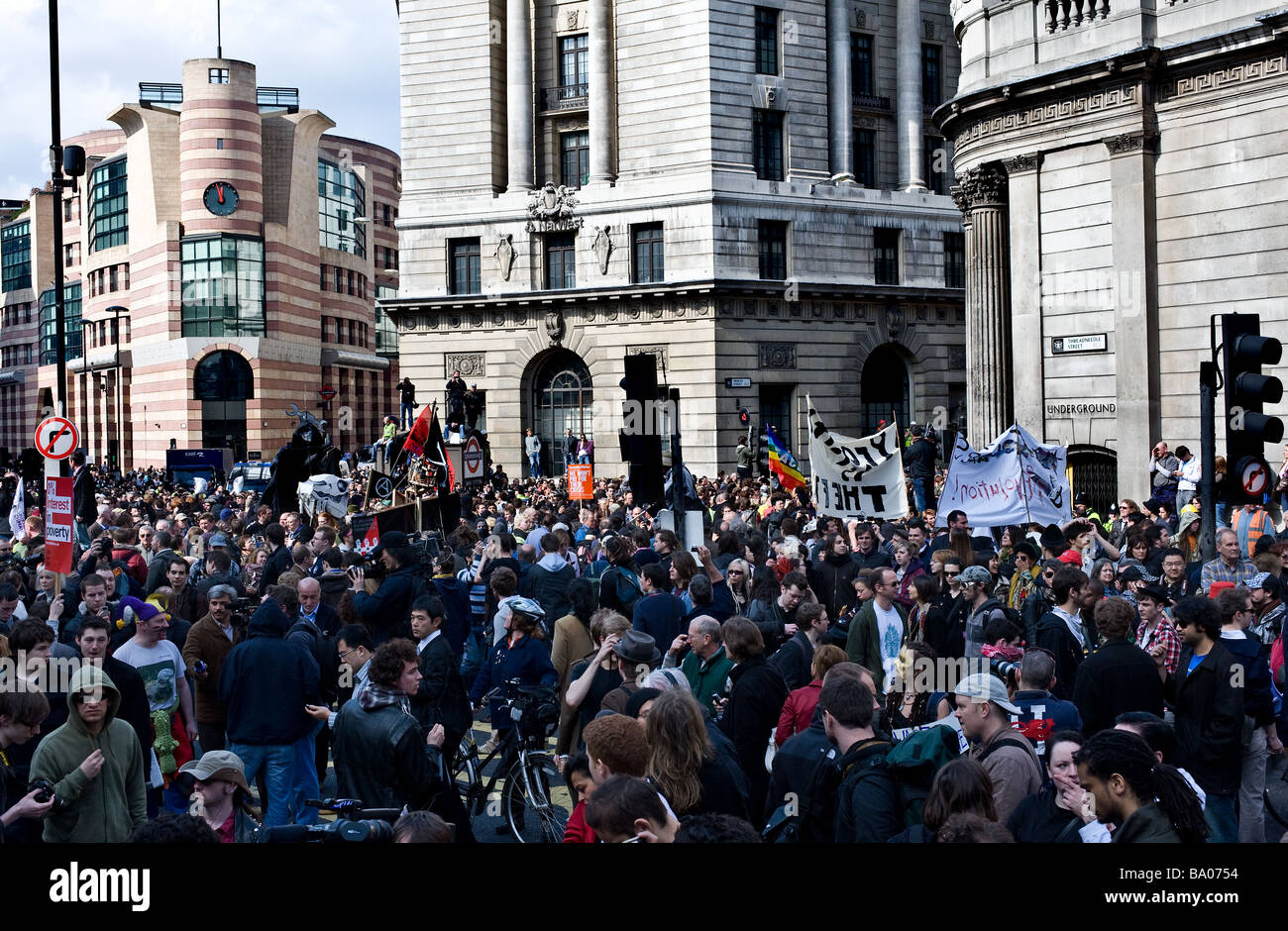 Manifestanti al G20 dimostrazione nella città di Londra. Foto Stock