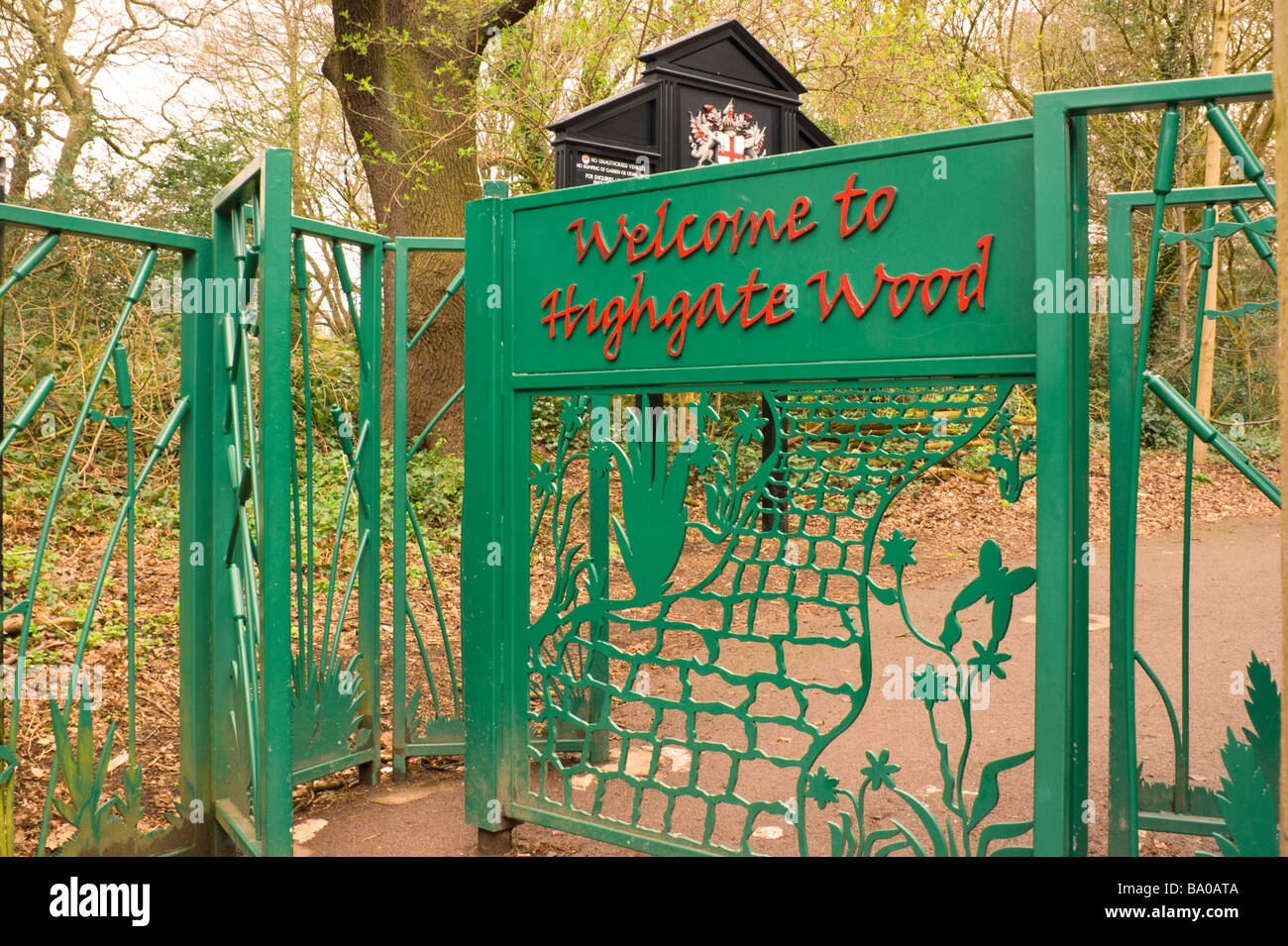 Ingresso di Highgate Wood , a Muswell Hill Rd North London. (Gipsy gate) Foto Stock