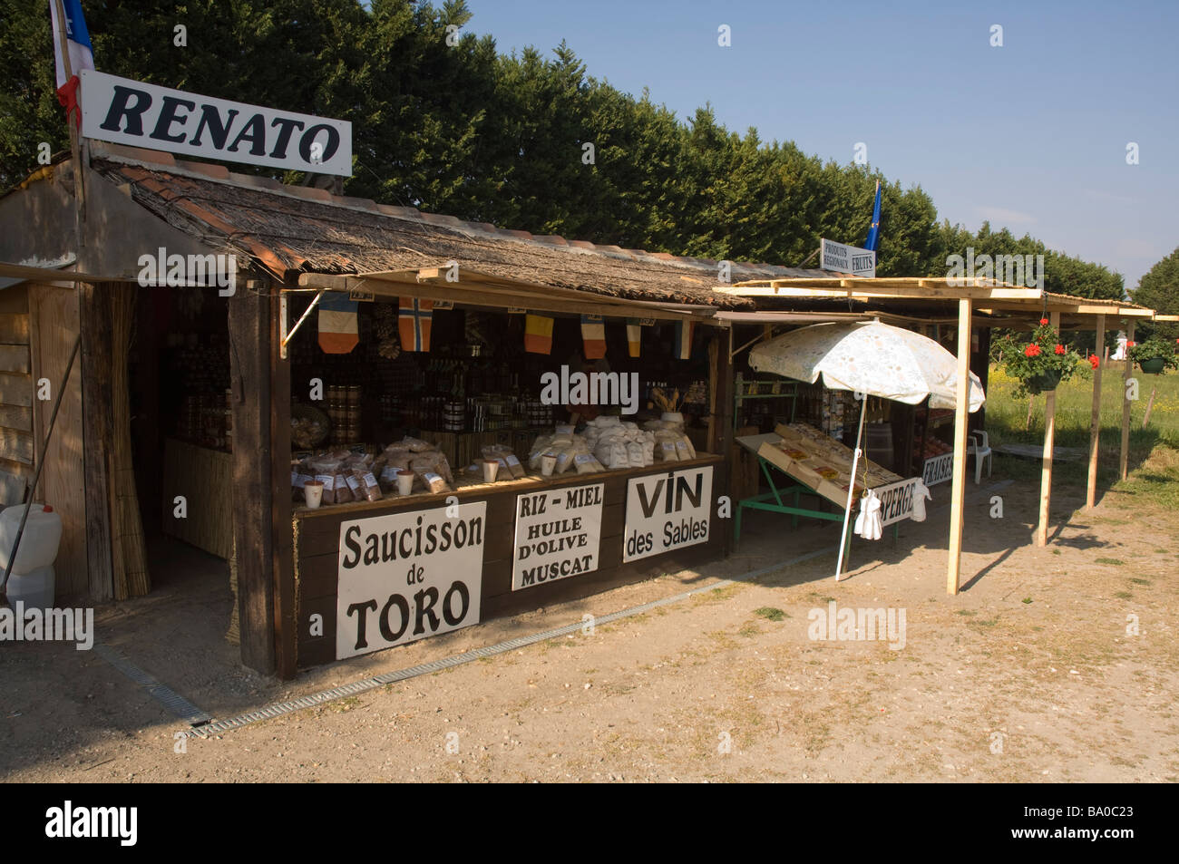 Farm Shop raod bancarella vendendo prodotti tradizionali dal Camargues Francia Europa Foto Stock