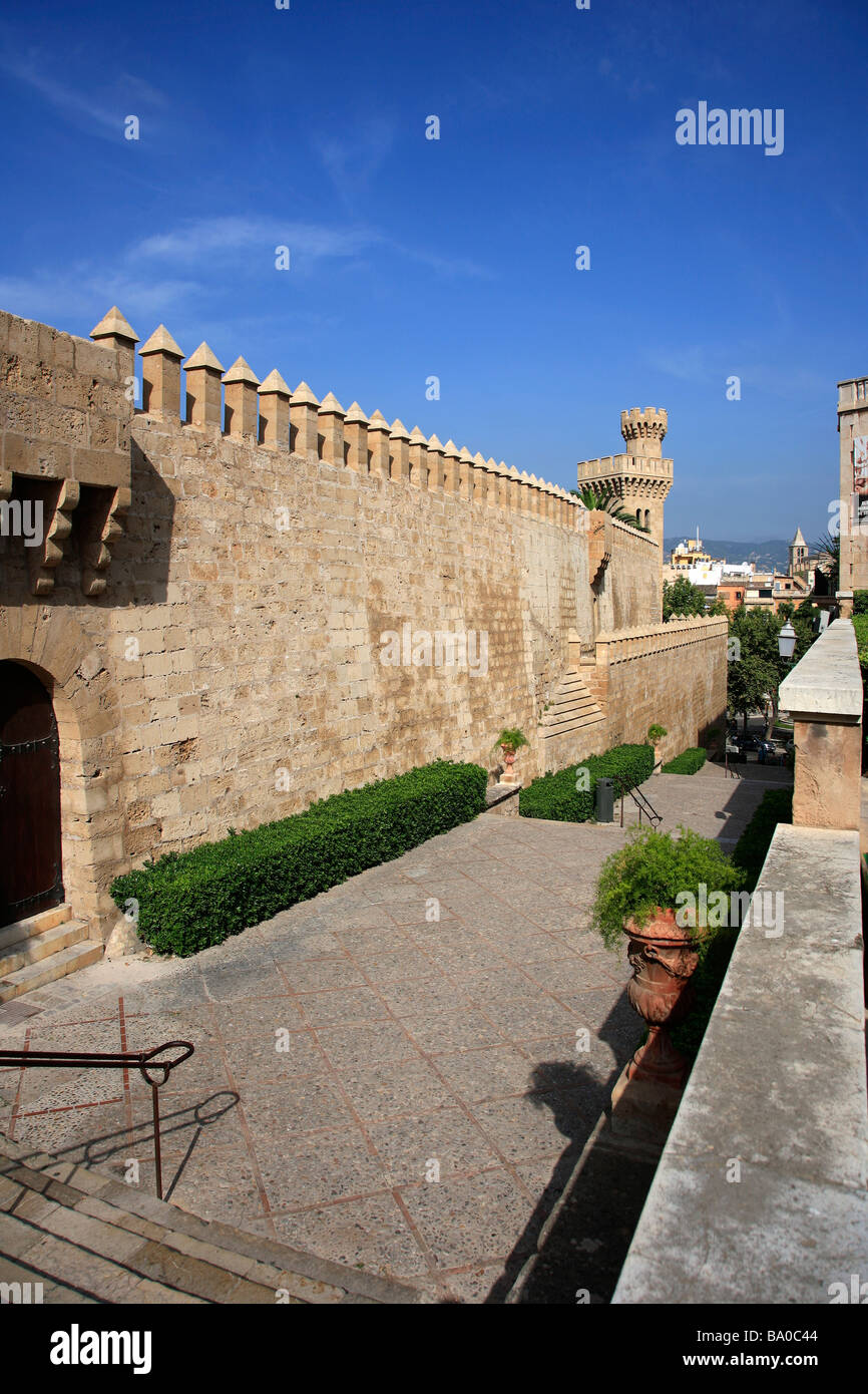 Cattedrale della città di muri di pietra Palma Mallorca isola di Maiorca Isole Baleari Mare Mediterraneo Spagna Foto Stock