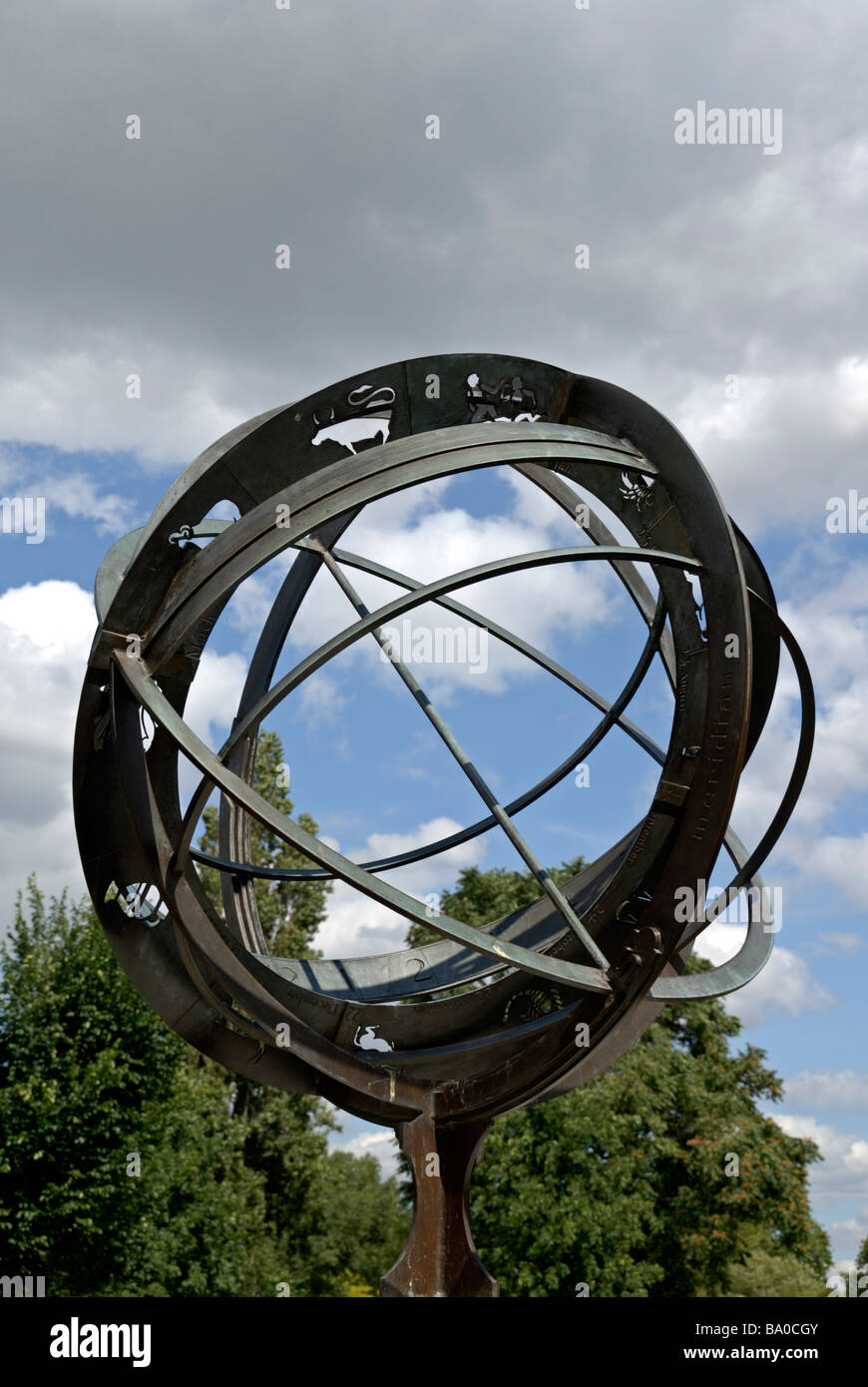 Round struttura metallica presso i Royal Botanical Gardens di Kew, Londra, Inghilterra Foto Stock