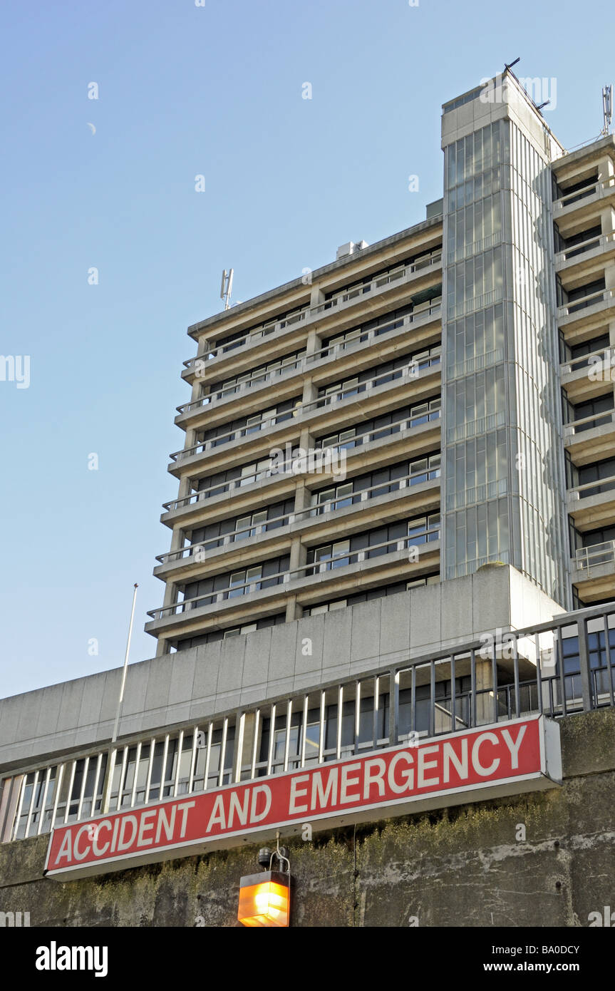 Emergenza e di intervento in caso di incidenti A & E FIRMARE presso il Royal Free Hospital di Londra Inghilterra REGNO UNITO Foto Stock