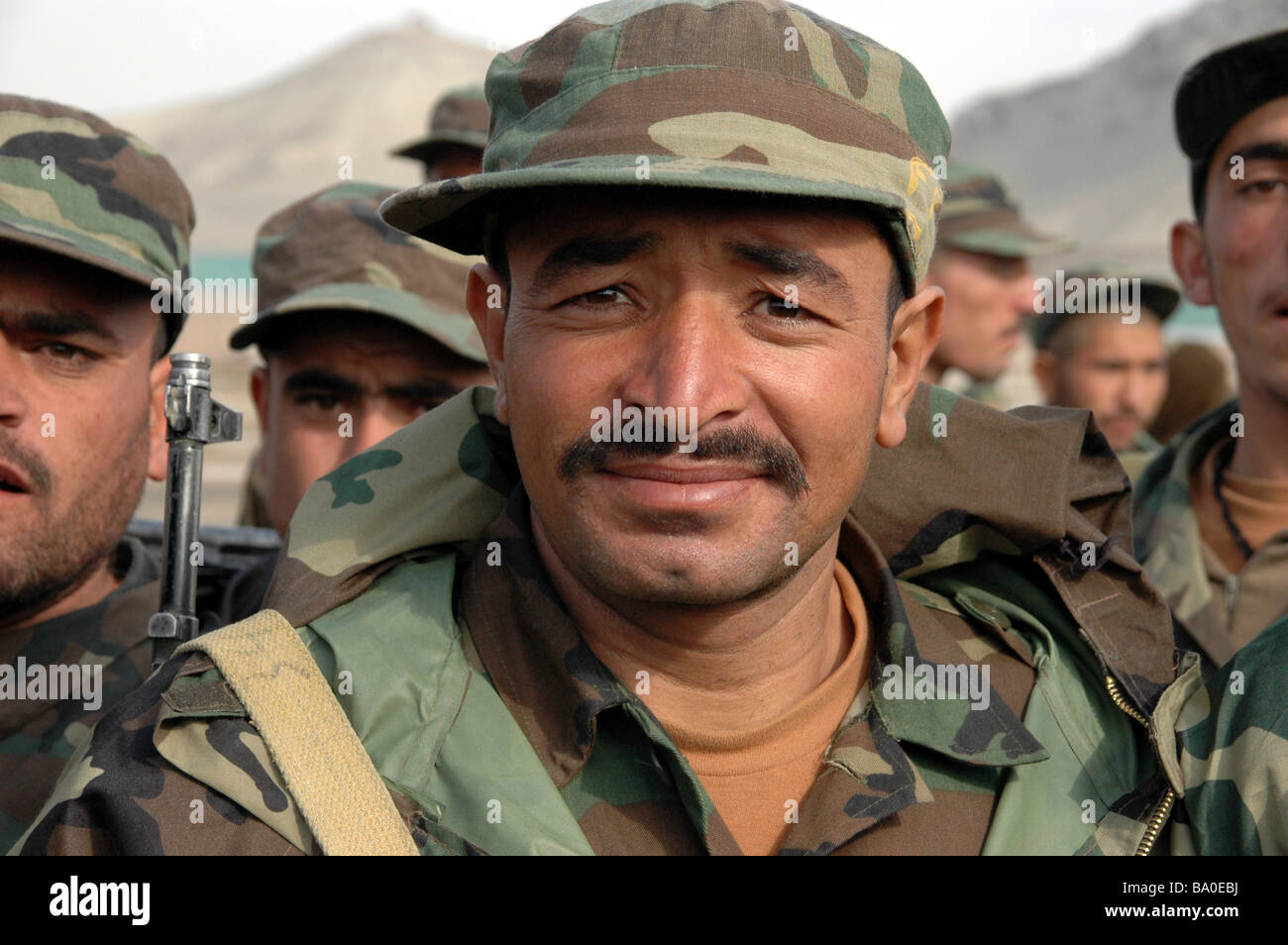 Esercito Nazionale Afghano reclute che frequentano corsi di formazione di base al militare di Kabul, centro di formazione, Afghanistan. Foto Stock
