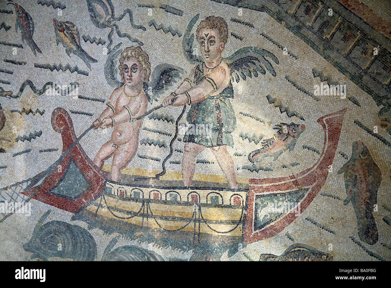 Amorini pesca mosaico Villa Romana del Casale del IV secolo nei pressi di Piazza Armerina Sicilia Italia Europa Foto Stock