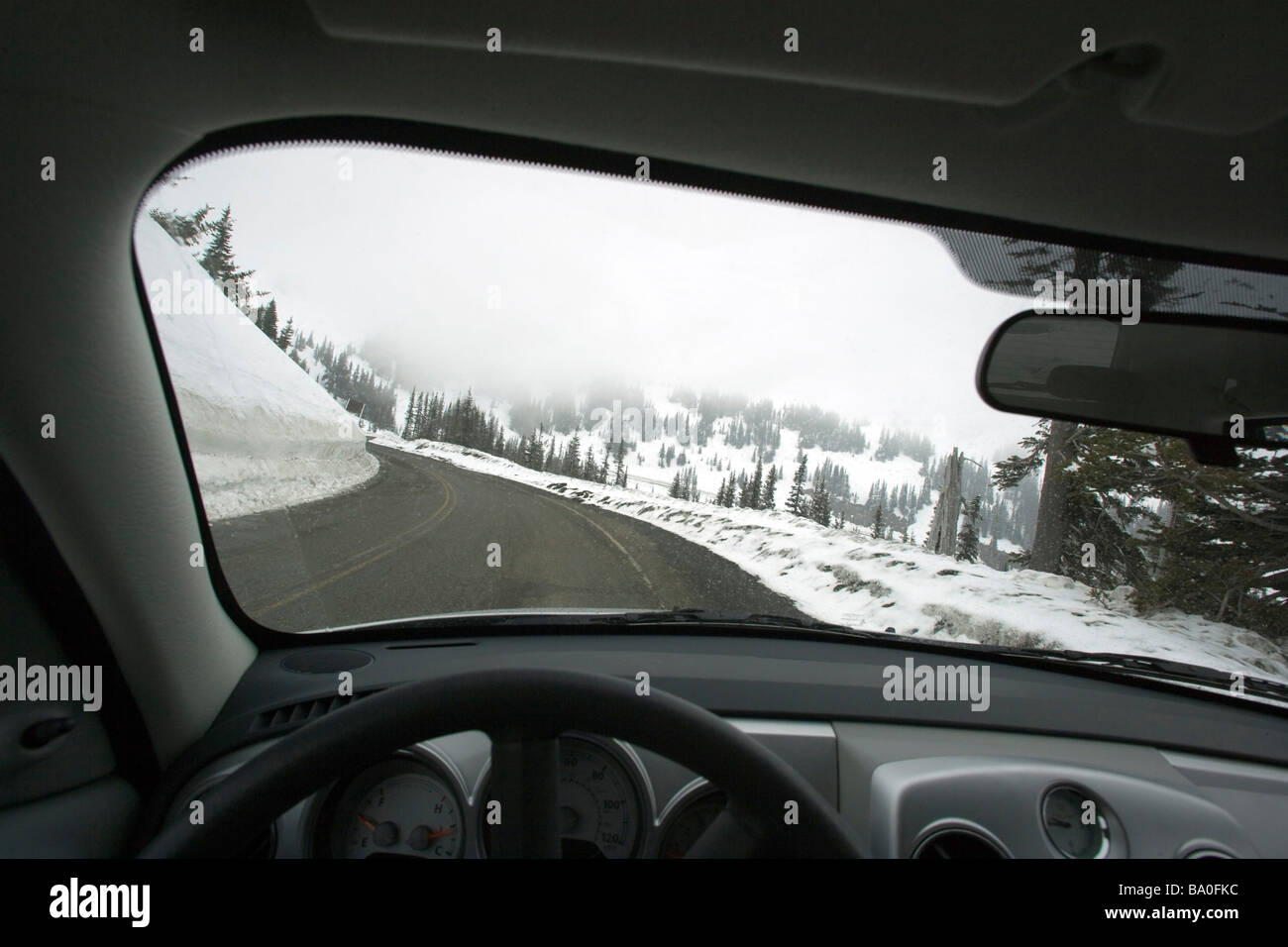 Vista dalla finestra Auto - Hurricane Ridge Road, il Parco Nazionale di Olympic, Washington Foto Stock