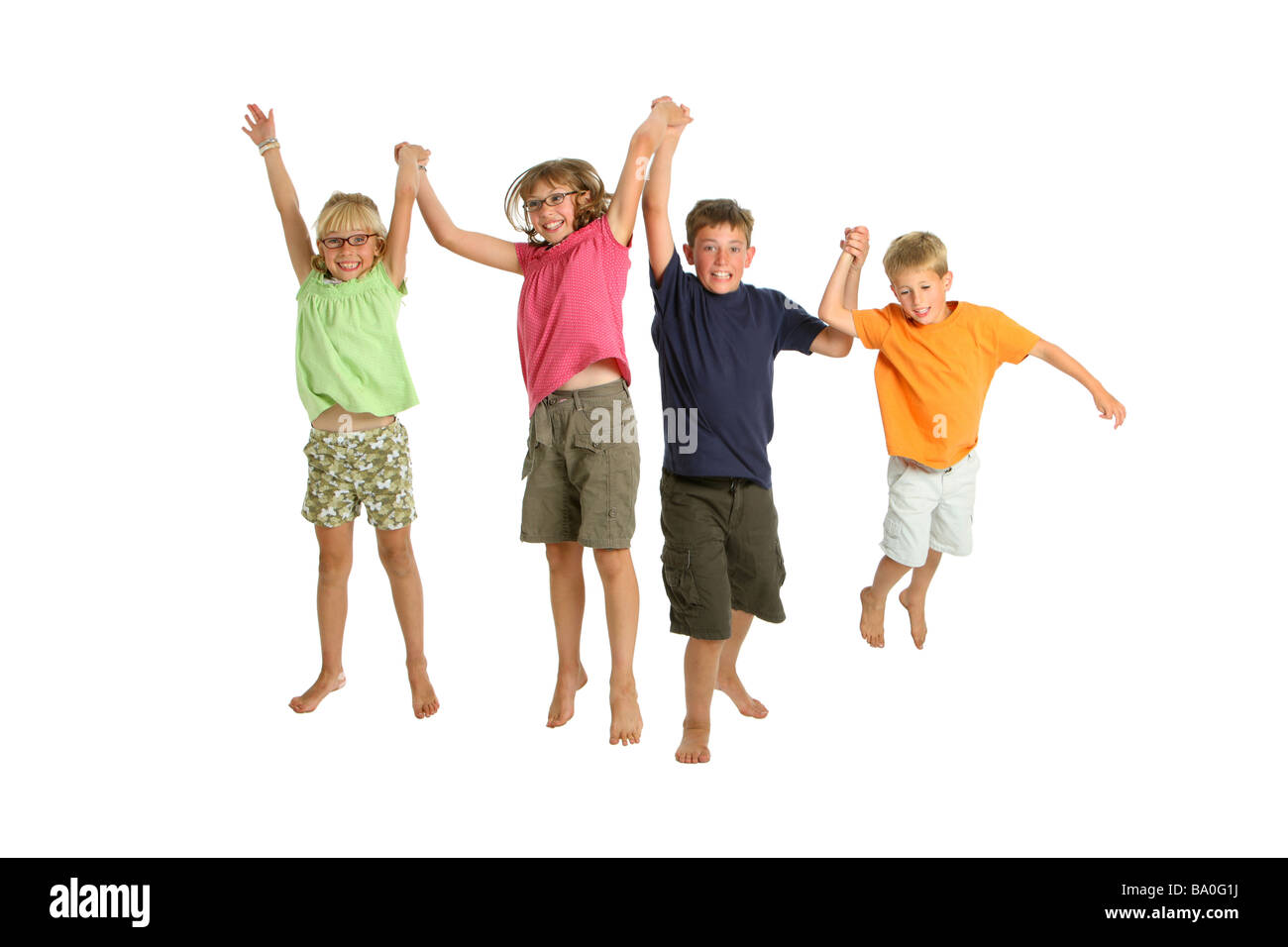 Gruppo di bambini saltando su sfondo bianco Foto Stock