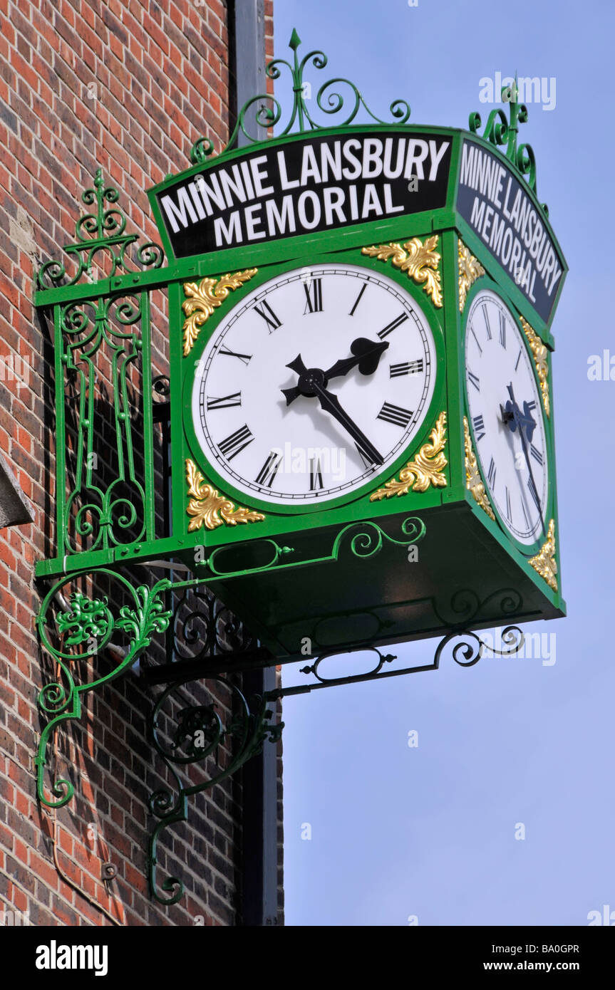 Minnie Lansbury memorial clock omaggio a suffragette e assessore per il borough di pioppo Foto Stock