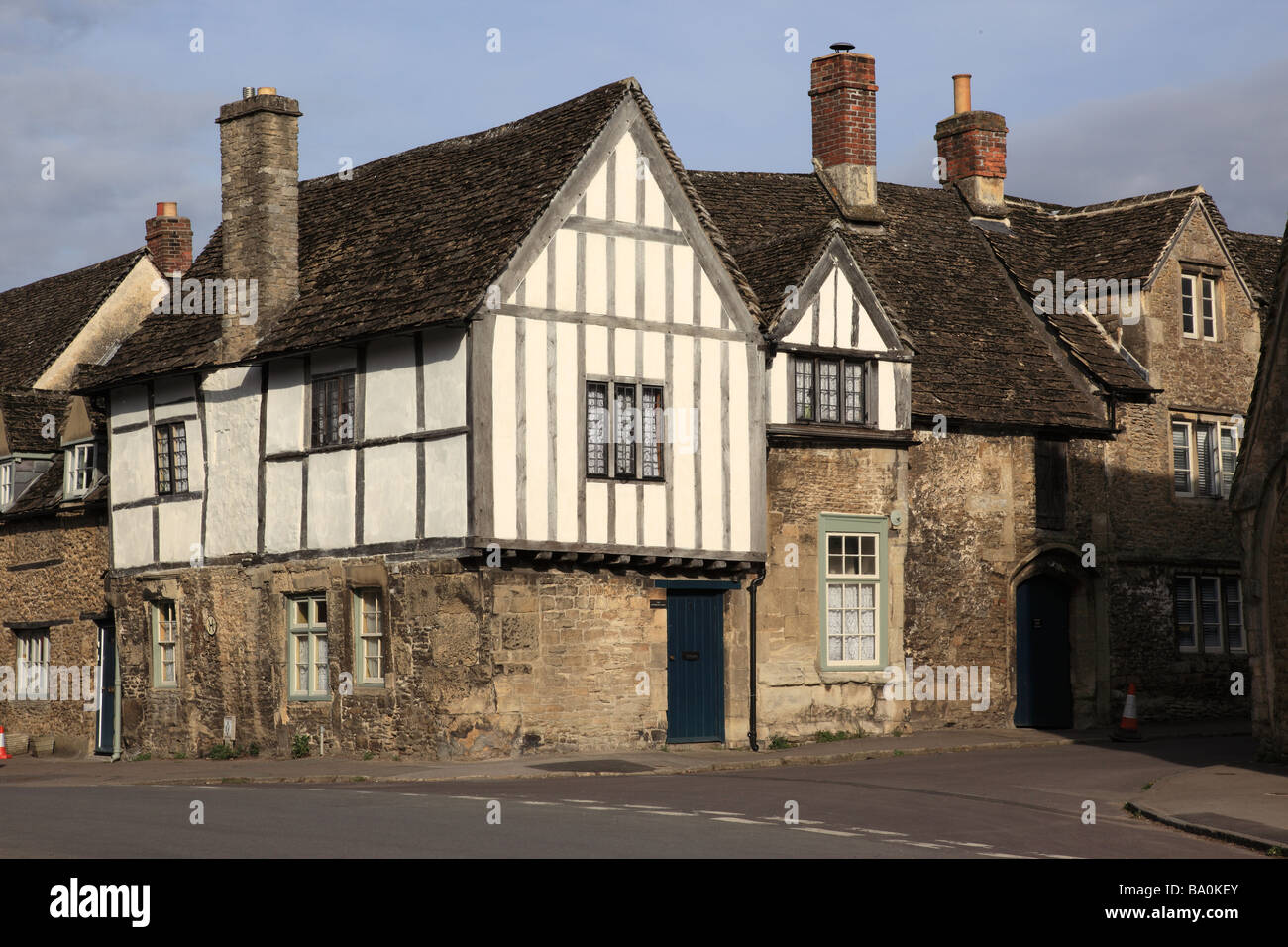 High Street, Lacock, Wiltshire, Inghilterra, Regno Unito Foto Stock