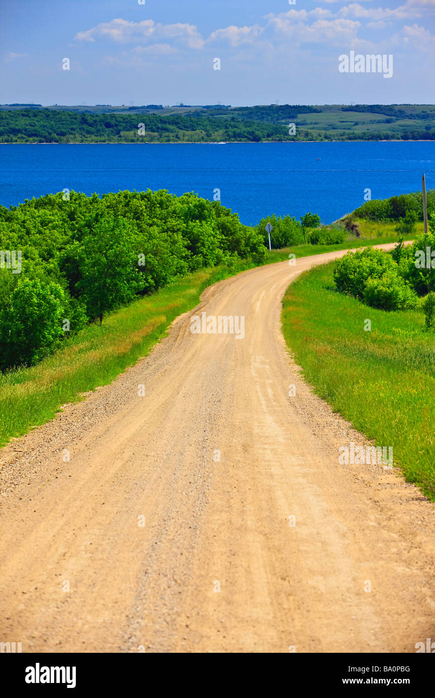 Strada che conduce al Pelican Pointe sulle rive dell ultima Montagna Lago Qu Appelle Valley Saskatchewan Canada Foto Stock
