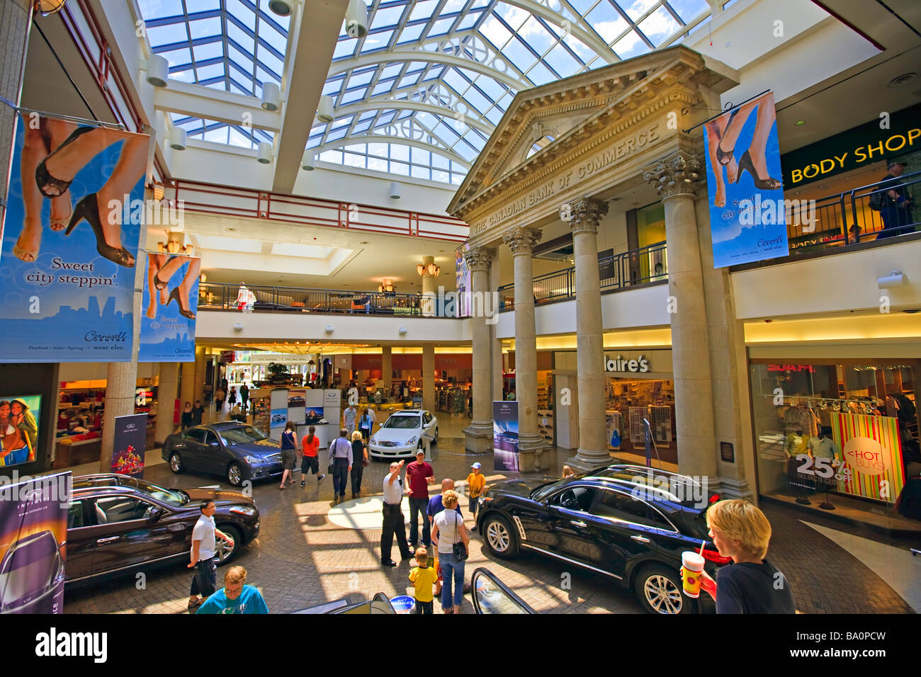 La facciata della vecchia canadese imperiale di commercio Banca edificio in Cornovaglia centro,Centro Commerciale per lo shopping nel Regina,Saskatchewan. Foto Stock