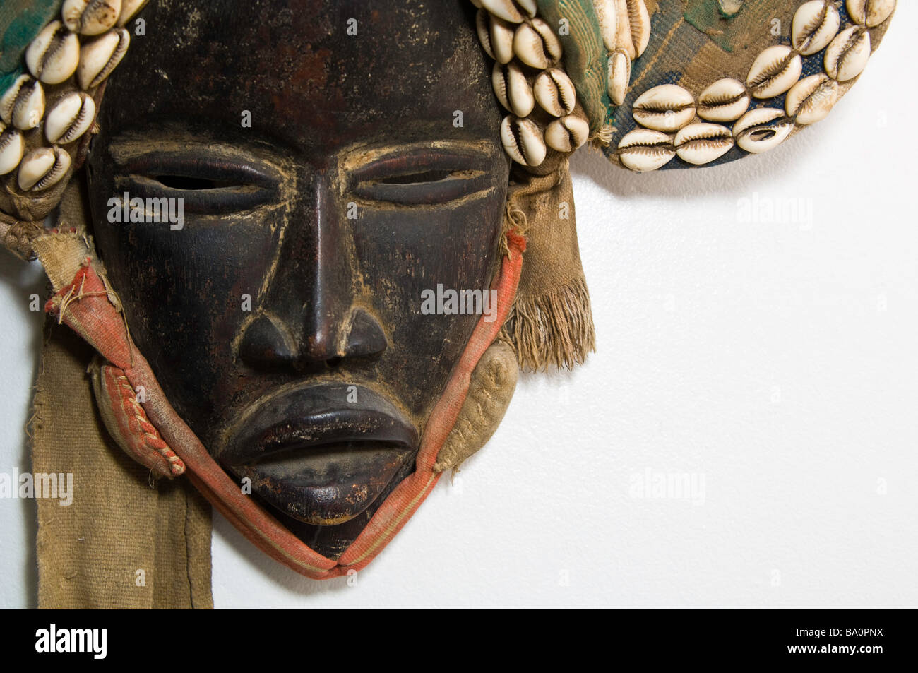 In legno maschera cerimoniale della Costa d Avorio (Costa d Avorio), Africa. Foto Stock