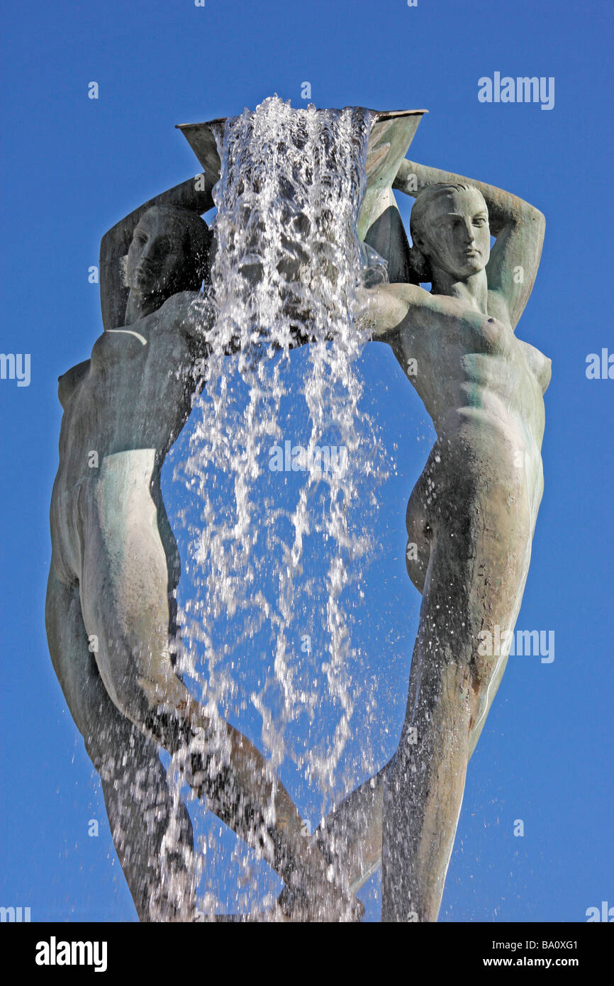 Fontana Luminosa, di Nicola D'Antonio 1934, nella bella città italiana di L'Aquila, prima che il terremoto del 6 aprile 2009 Foto Stock