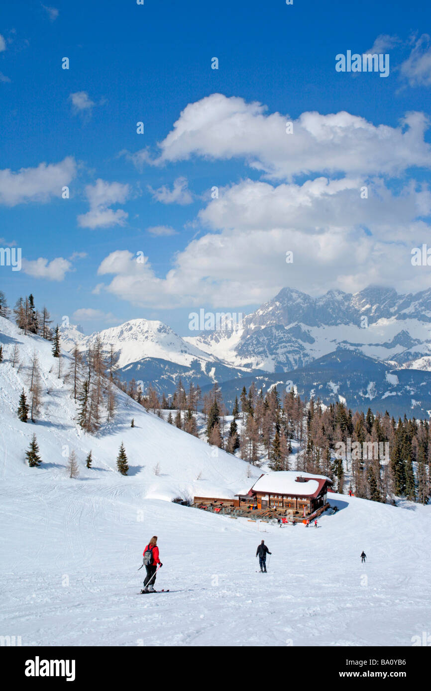 Sci alpino, Reiteralm, Alpi, Stiria, in background Dachstein Mountain, Austria Foto Stock