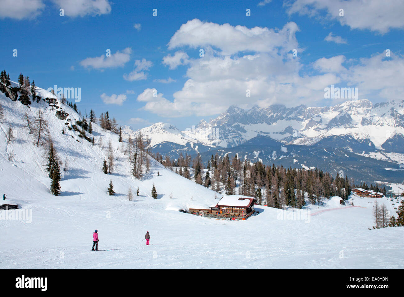 Sci alpino, Reiteralm, Alpi, Stiria, in background Dachstein Mountain, Austria Foto Stock