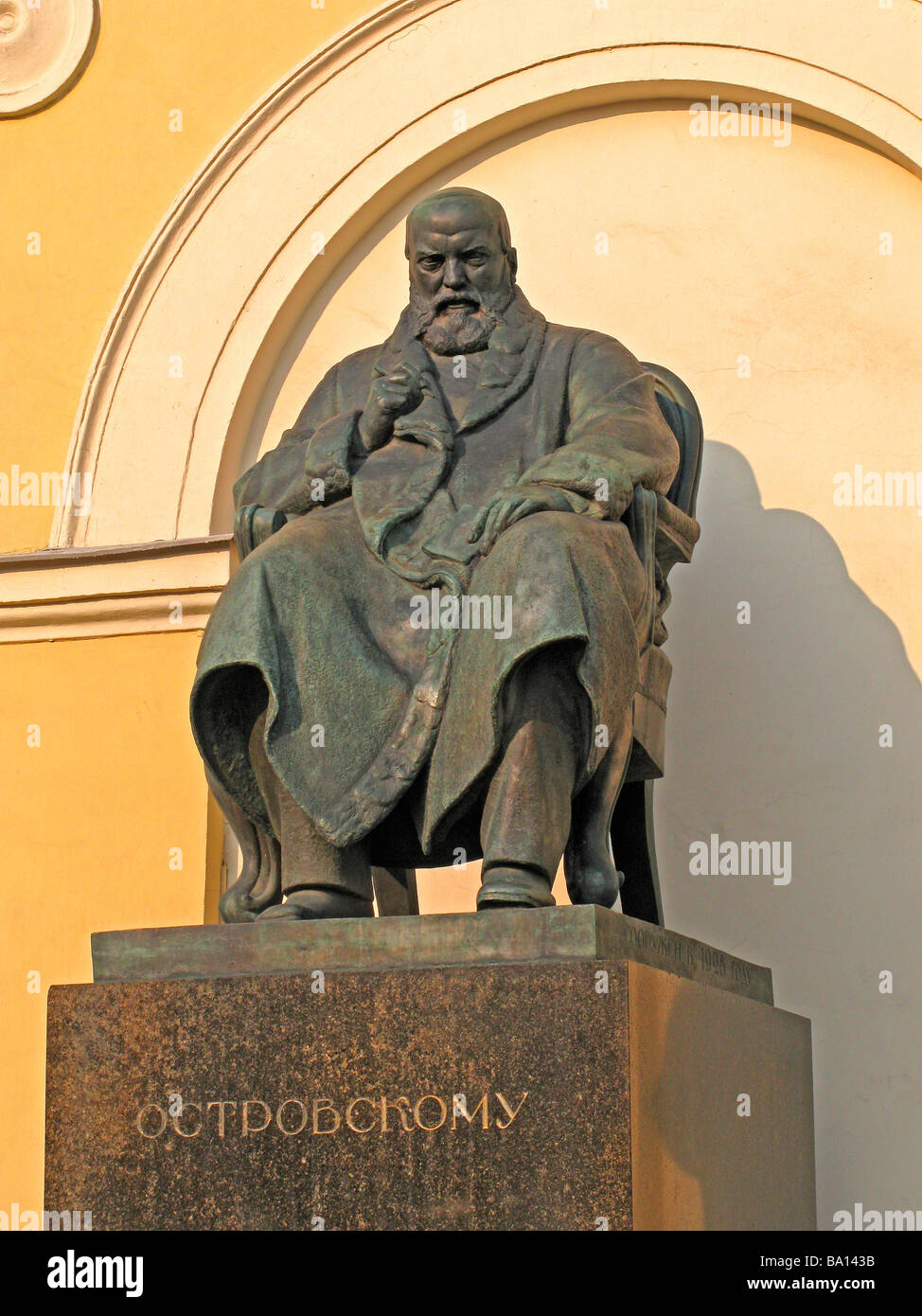 Statua al famoso scrittore russo Ostrovskii Foto Stock