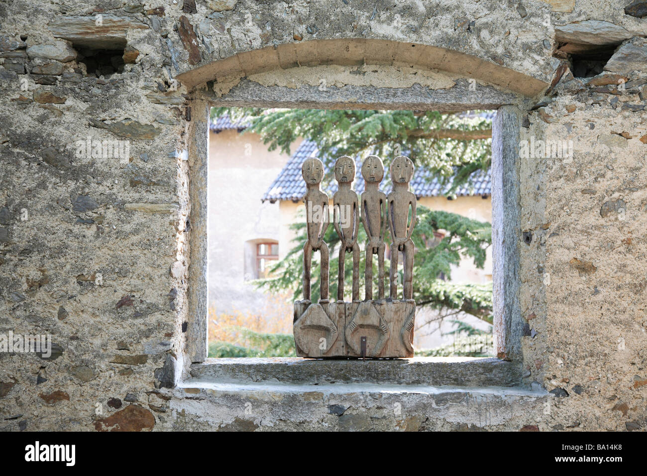 Simbolo di Buddismo presso il castello di Schloss Juval in Val Senales Val Senales VAL VENOSTA Val Venosta Trentino Italia possedute da Reinh Foto Stock