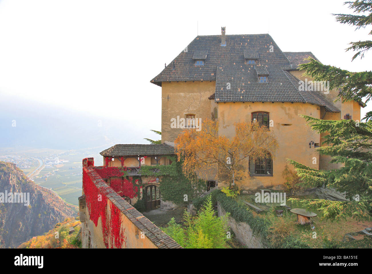 Castello di Schloss Juval in Val Senales Val Senales VAL VENOSTA Val Venosta Trentino Italia possedute da Reinhold Messner e il Museu Foto Stock