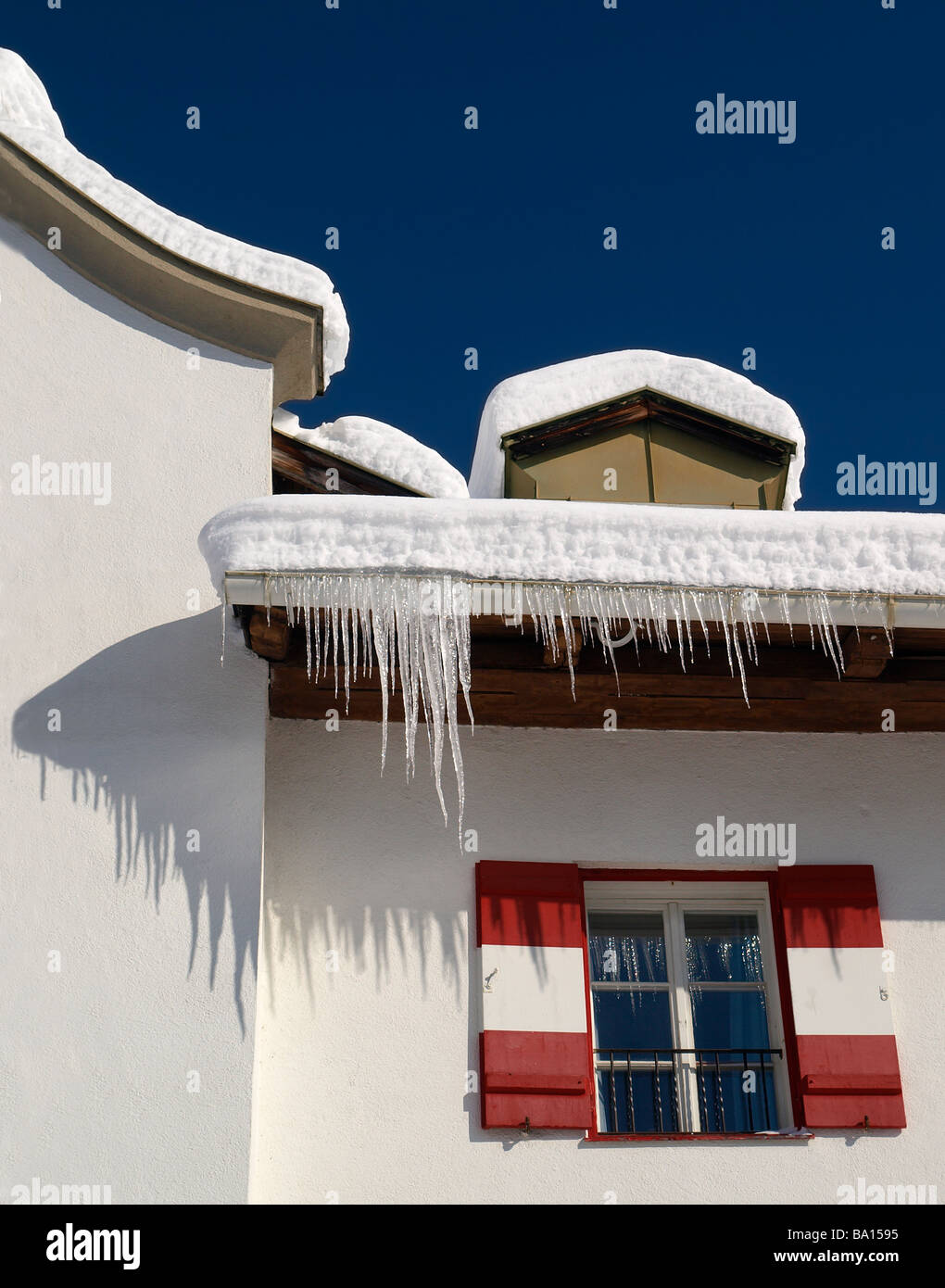 Frammento di La tipica casa austriaca, finestra, Tirolo del nord, Austria Foto Stock