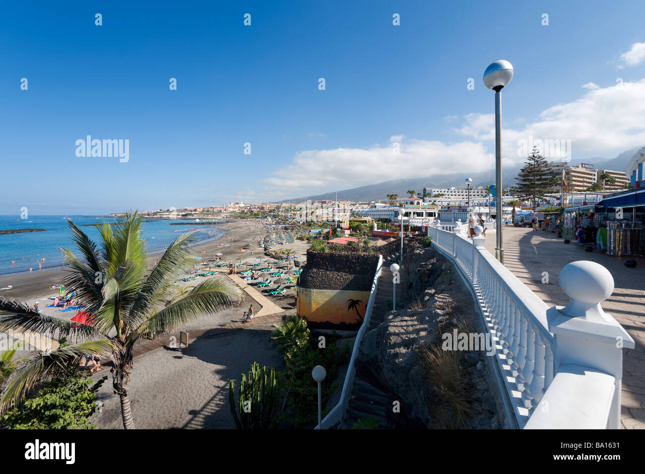 La spiaggia e il lungomare, Playa Torviscas Costa Adeje, Playa de las Americas, Tenerife, Isole Canarie, Spagna Foto Stock