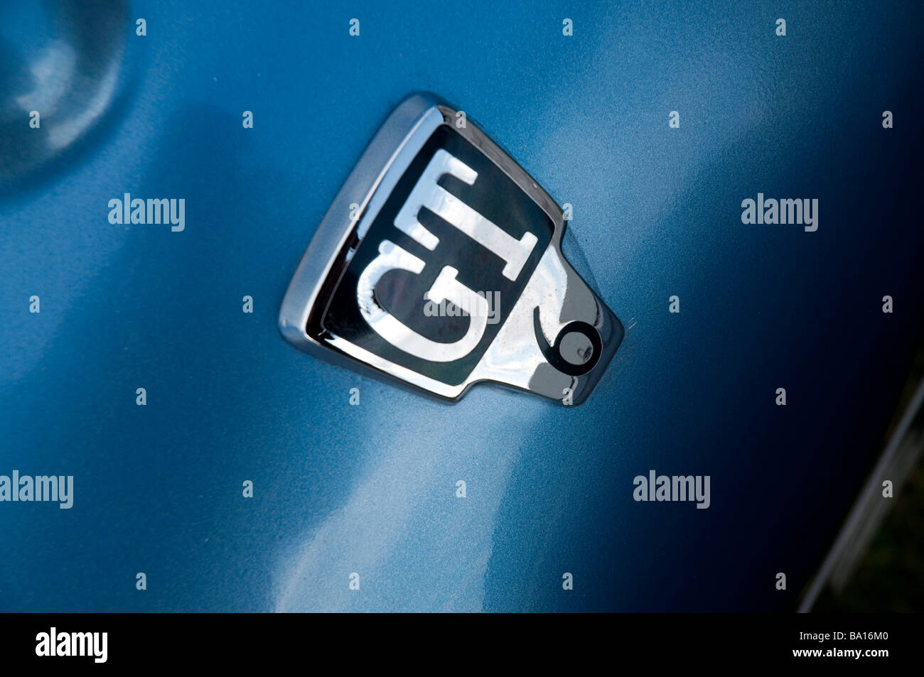 Prova di Brooklands Hill centenario evento 22 03 2009 Triumph GT6 il badge Foto Stock