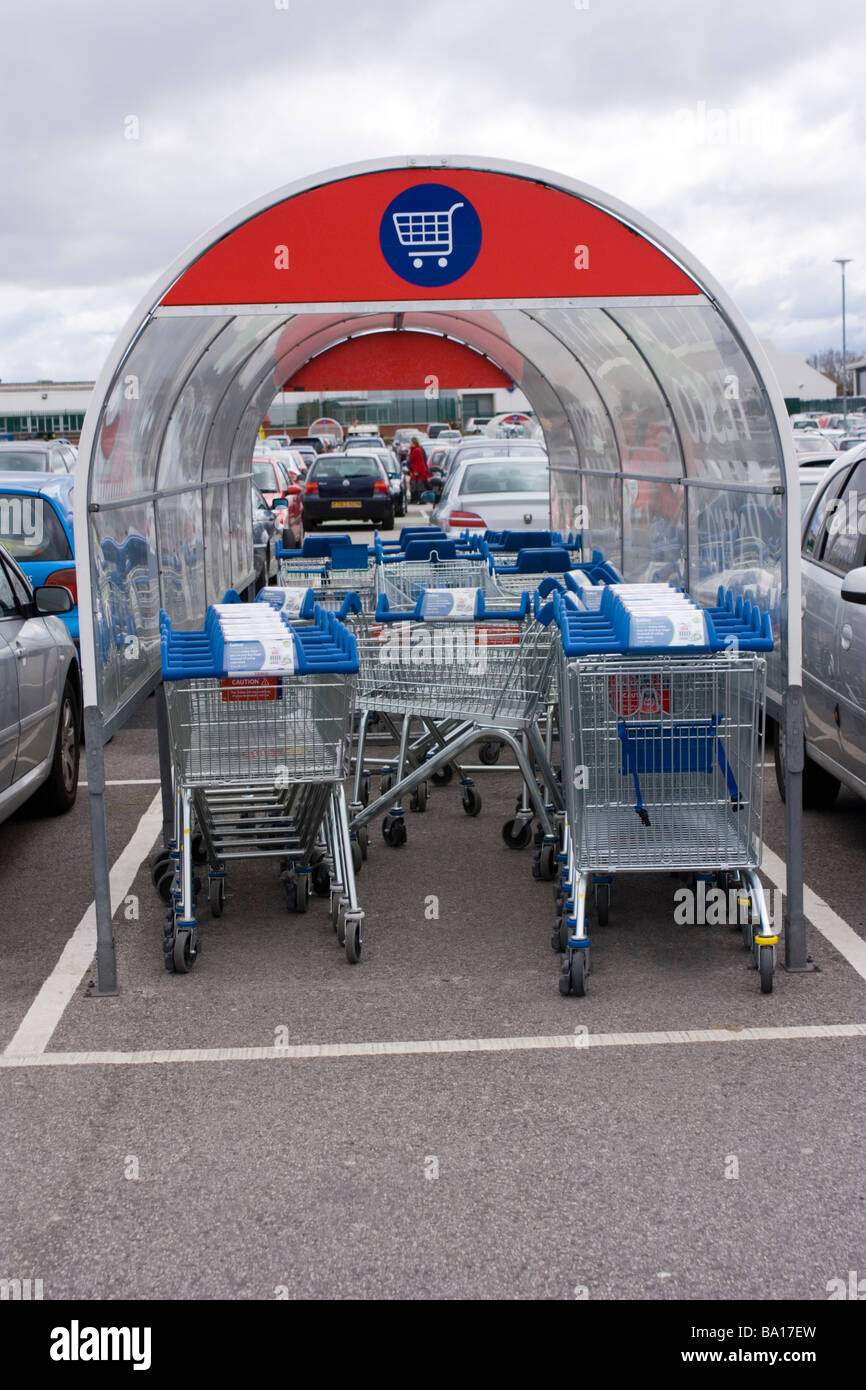 Supermercato Tesco trollies Blackpool Foto Stock