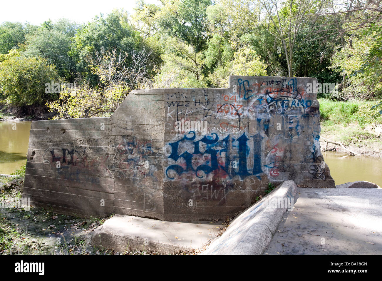 Pista graffiti in un piccolo borgo rurale nel Nebraska, USA. Foto Stock