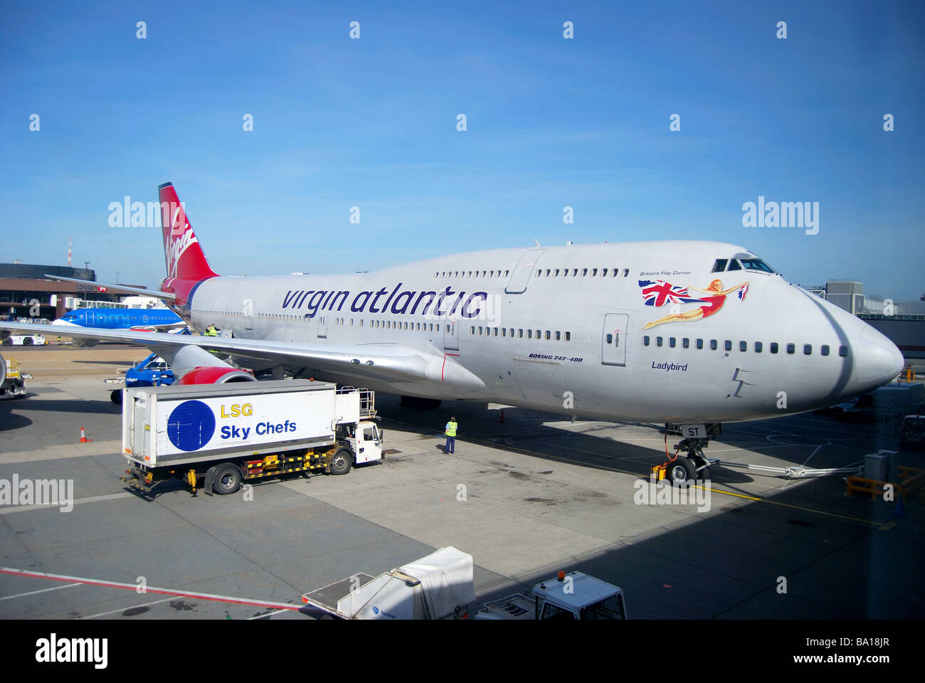 Virgin Atlantic Boeing 747-400 jumbo jet, South Terminal, L' Aeroporto di Gatwick, Crawley, West Sussex, in Inghilterra, Regno Unito Foto Stock