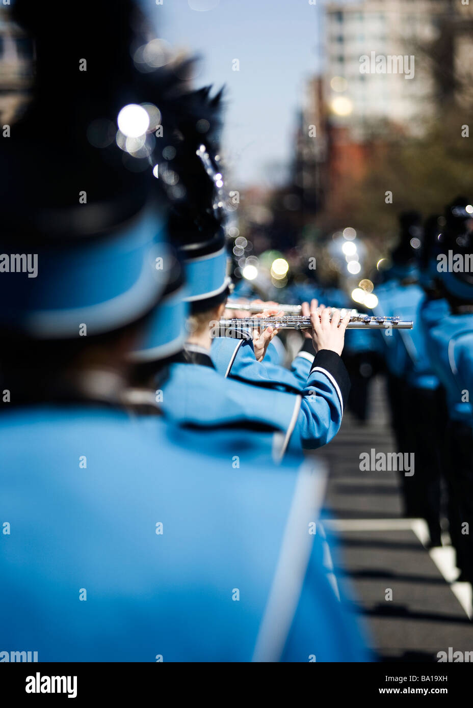 Lettore di flauto in high school Marching Band Foto Stock