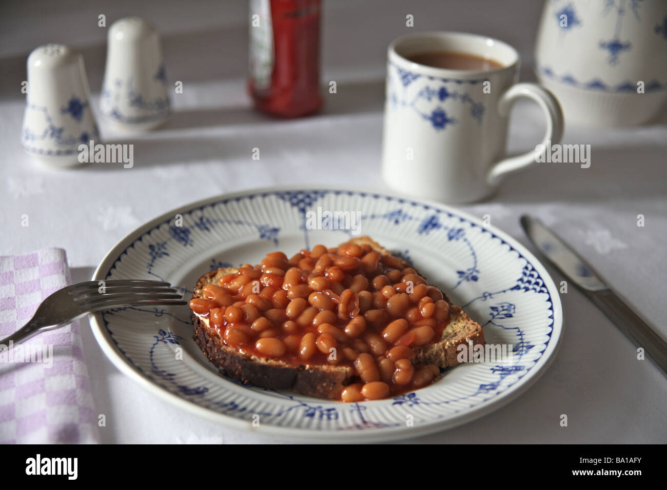 Fagioli su pane tostato Foto Stock