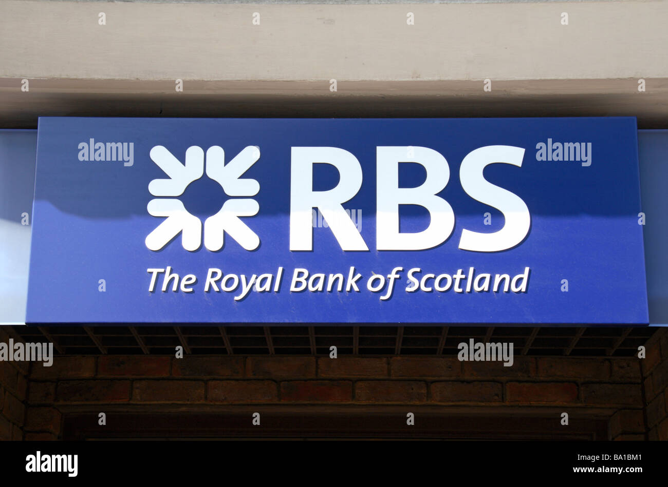 The Royal Bank of Scotland segno e il logo al di fuori della sua succursale in Richmond, Surrey. Marzo 2009 Foto Stock