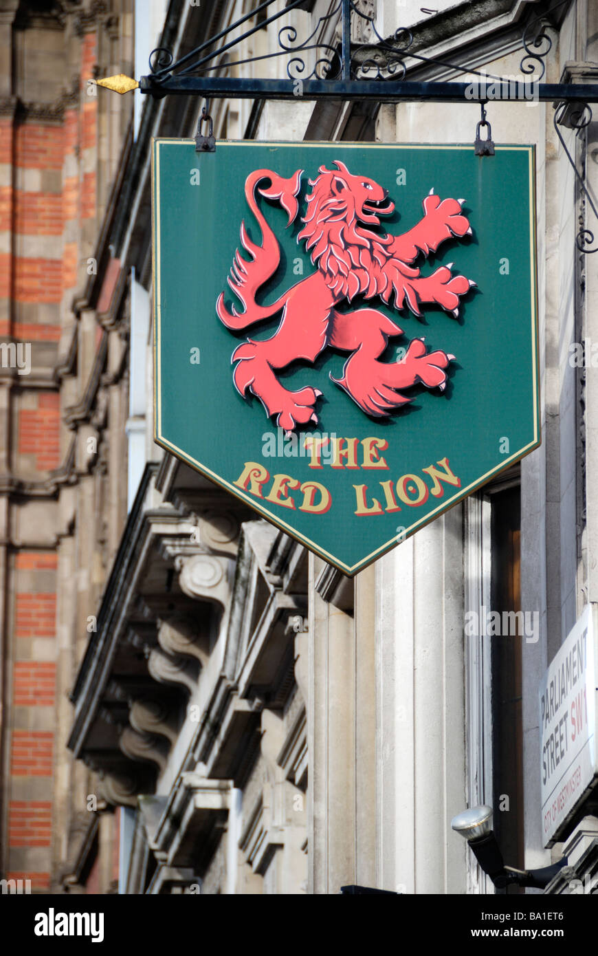 Pub Red Lion in Parlamento Street Whitehall London Foto Stock