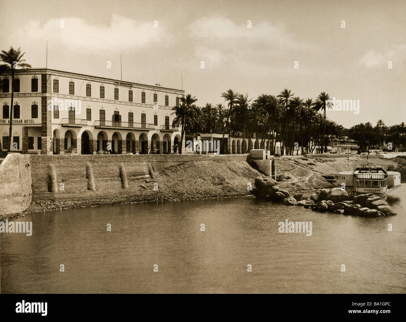 Geografia / viaggio, Egitto, Assuan, Corniche con Assouan Hotel, Edizione Photoglob, circa 1890, Foto Stock