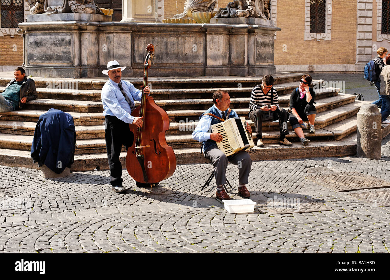 Musicisti di strada in Travestere Roma Foto Stock