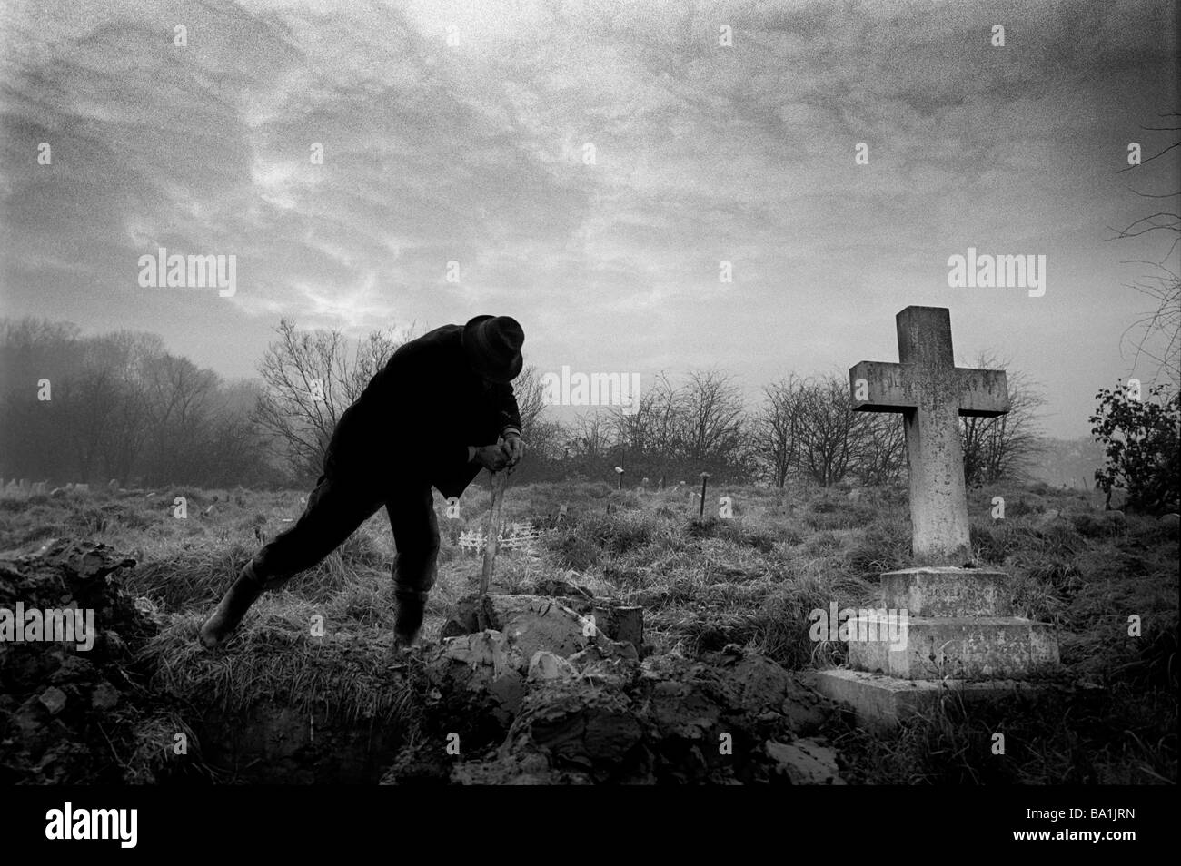 Grave Digger, St Pancras cimitero. Londra Foto Stock