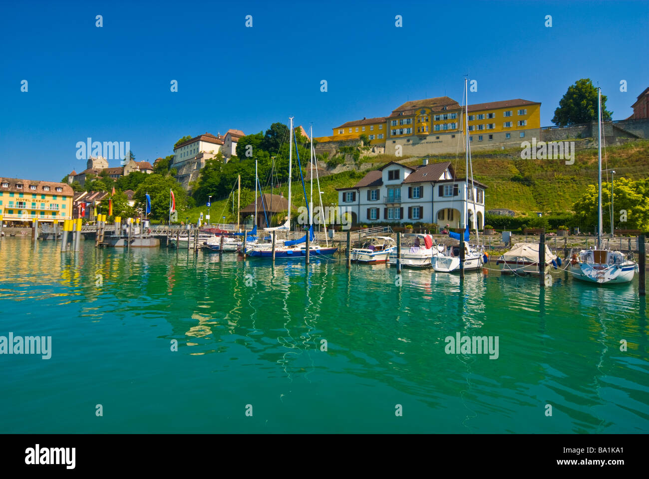 Porto di Meersburg città storica cantina immobiliare Lago di Costanza Wuertemberg Baden Germania | Hafen von Meersburg, Staatsweingut Foto Stock
