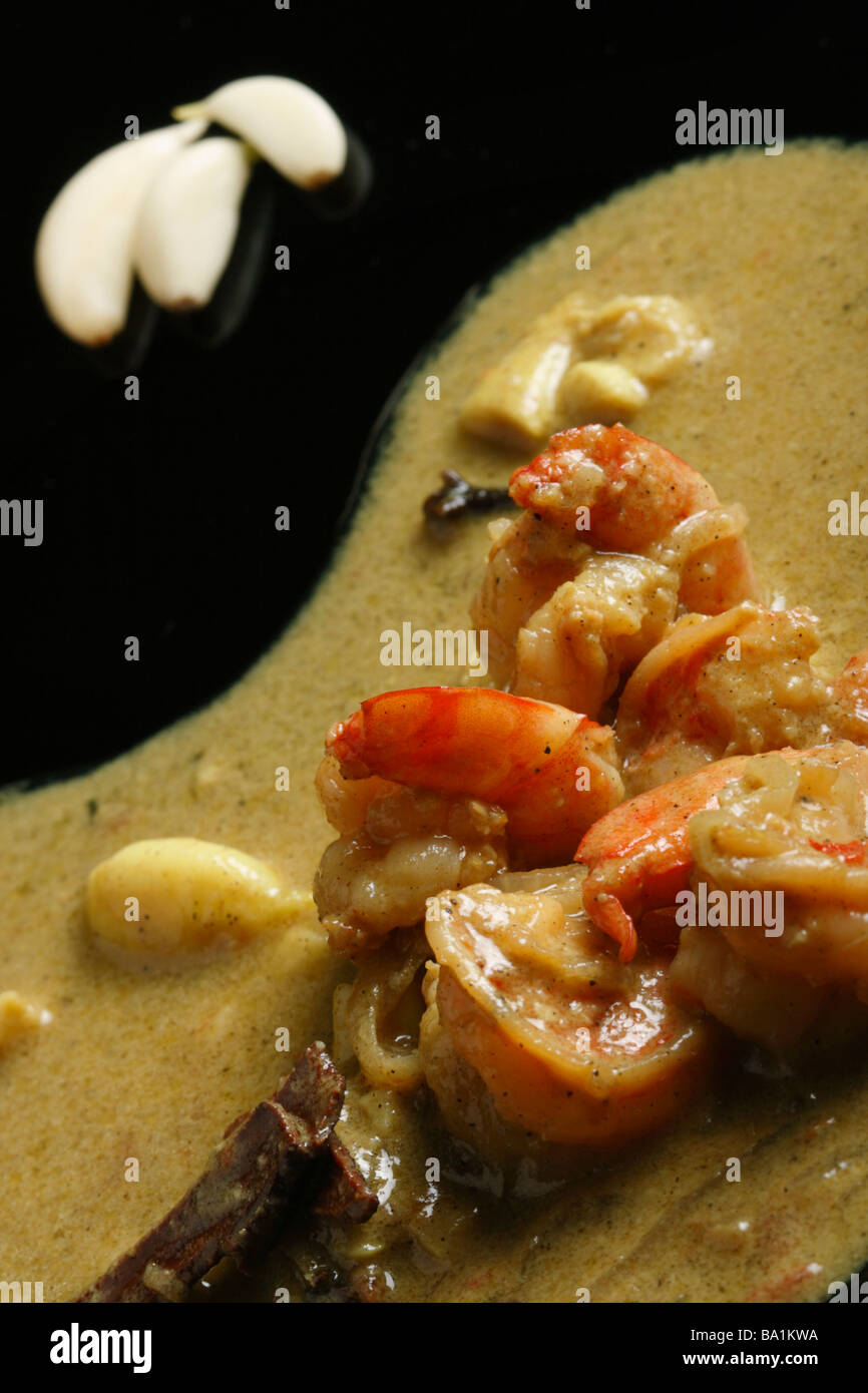 Chingri Malai curry è un stile bengalese jumbo curry di gamberi cotti con latte di cocco Foto Stock