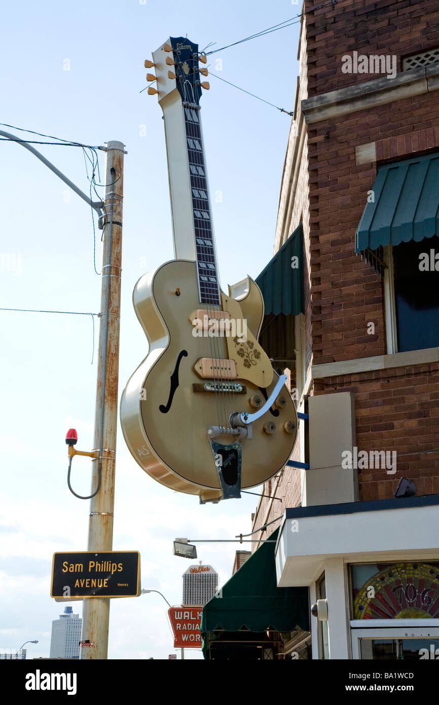 Gibson Guitar segno sulla parte anteriore del sole Recording Studios a Memphis. La casa di Elvis e il luogo di nascita del Rock and Roll Foto Stock