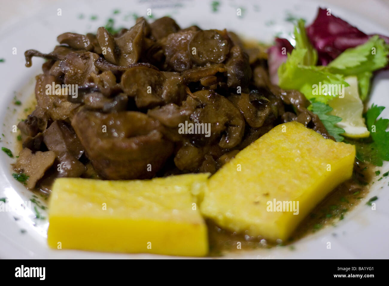 Osso Bucco e polenta alla Taverna San Trovaso a Venezia Italia Foto Stock