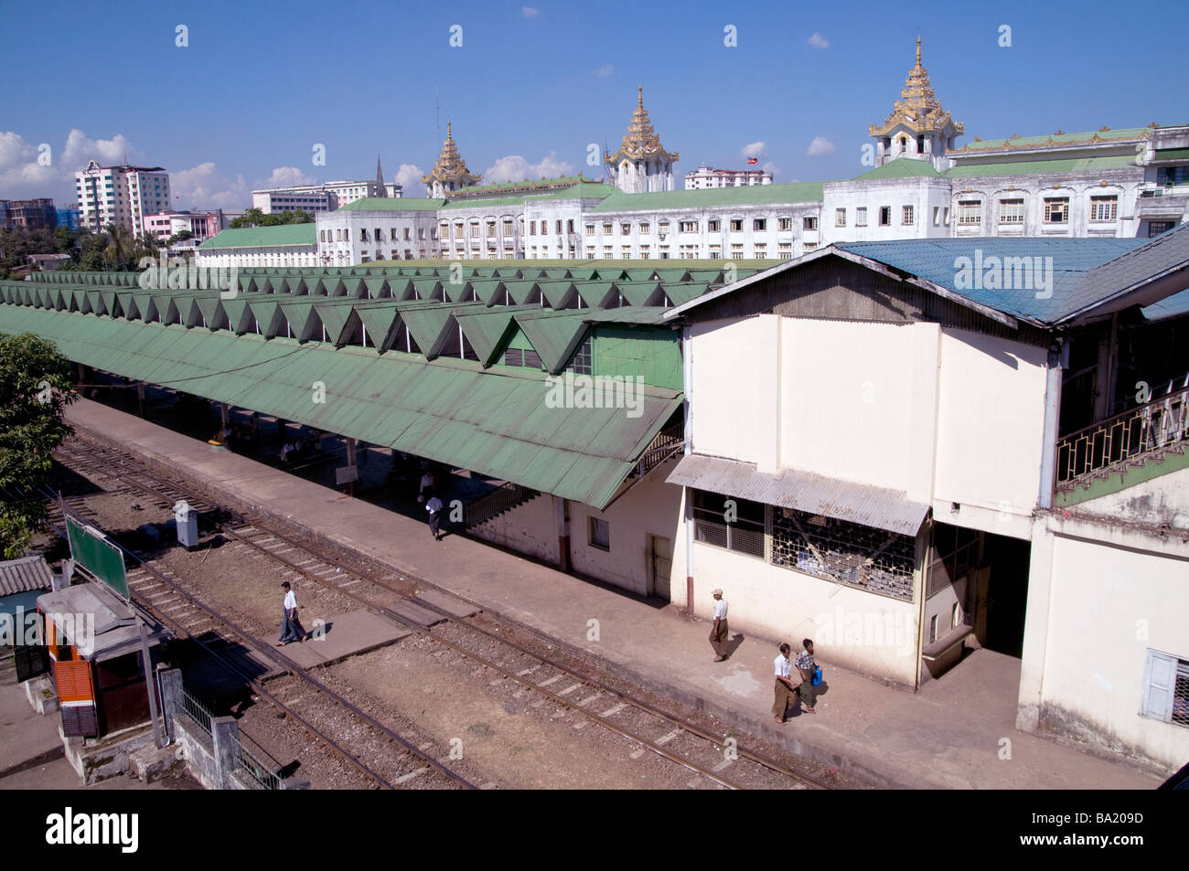 MYANMAR/Birmania. Viste DELLA STAZIONE FERROVIARIA CENTRALE DI YANGON CHE MOSTRA IL VECCHIO coloniale britannica resti di architettura Foto Julio Etcha Foto Stock