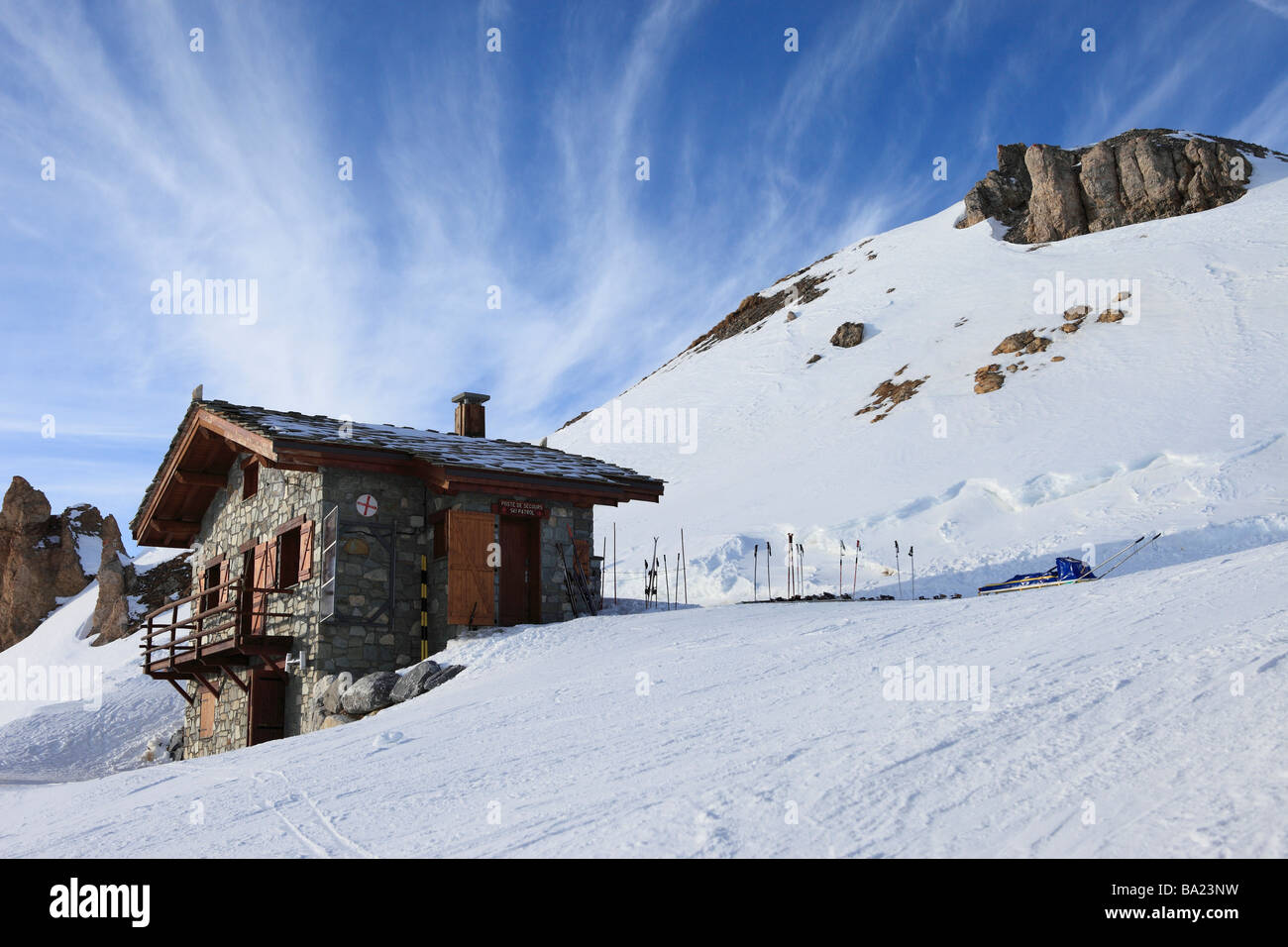 Una Ski Patrol base nella località sciistica di Tignes Le Lac, Espace Killy, Francia Foto Stock
