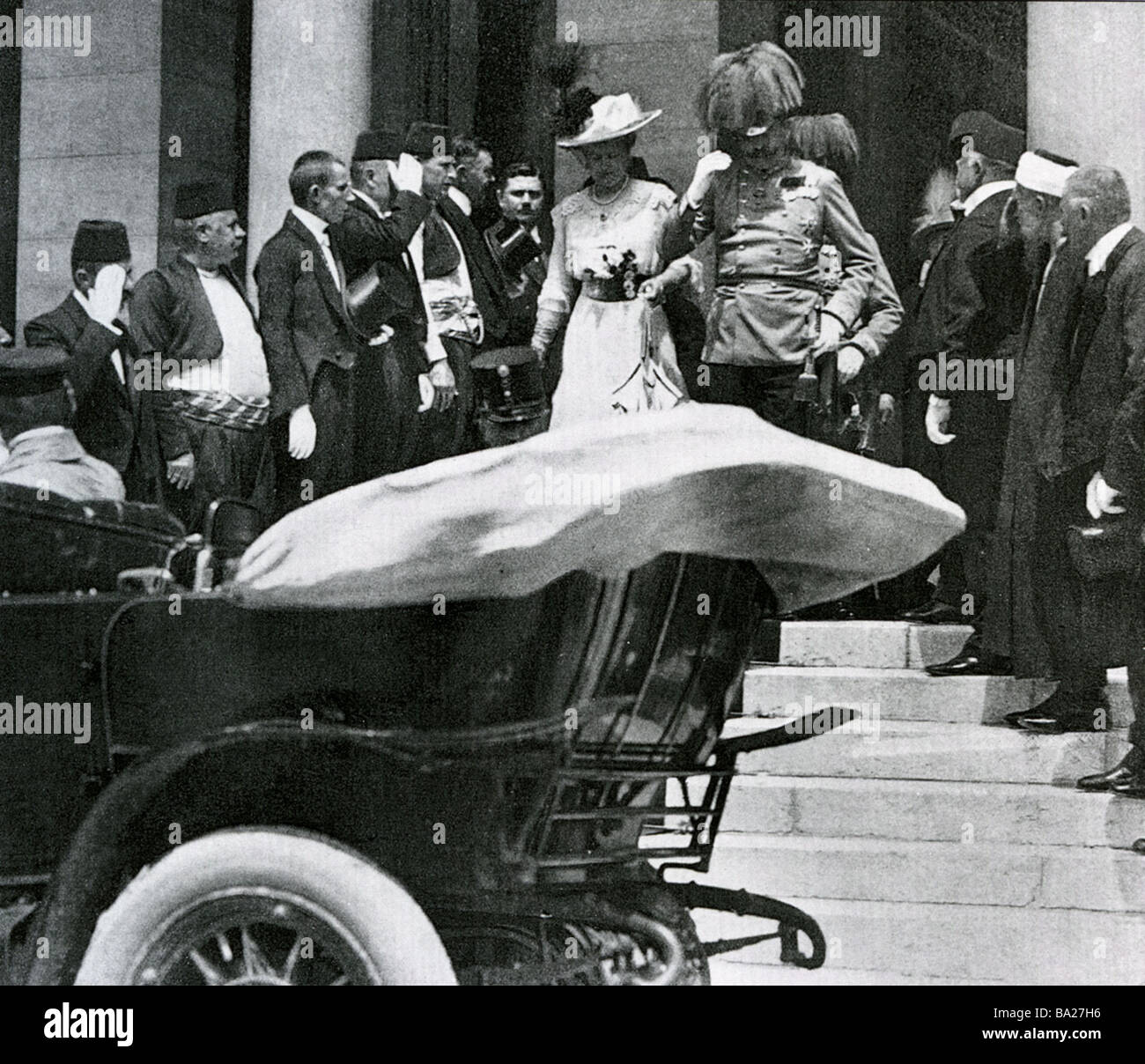 Arciduca Francesco Ferdinando di Austria e della moglie di lasciare l'ospedale a Sarajevo il 28 giugno 1914 momenti prima che il loro assassinio Foto Stock