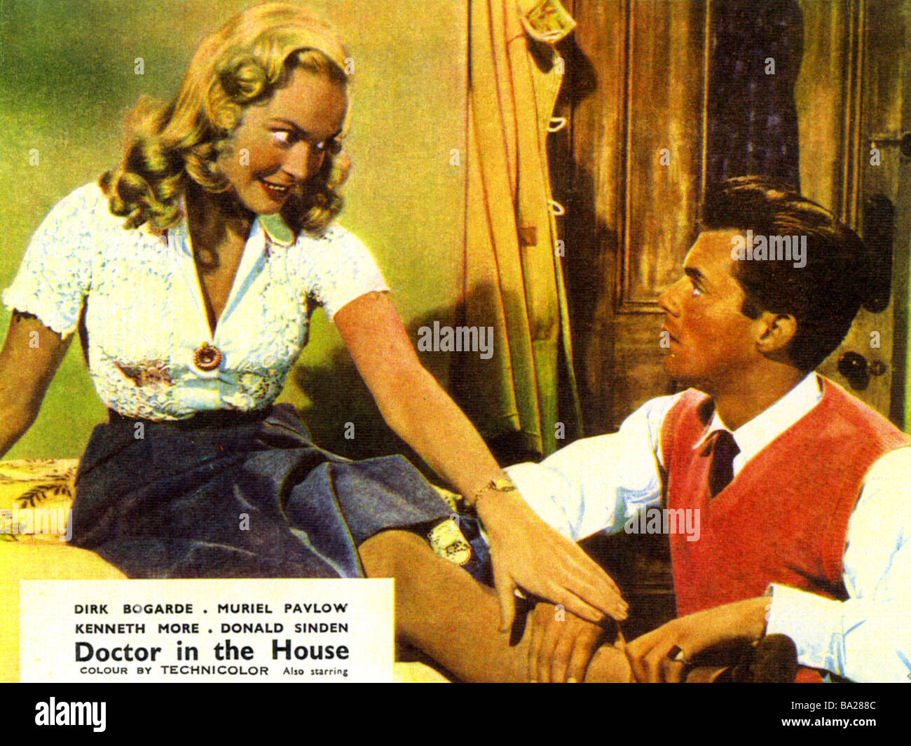 Medico IN CASA 1954 Rank film con Shirley Eaton e Dirk Bogarde Foto Stock