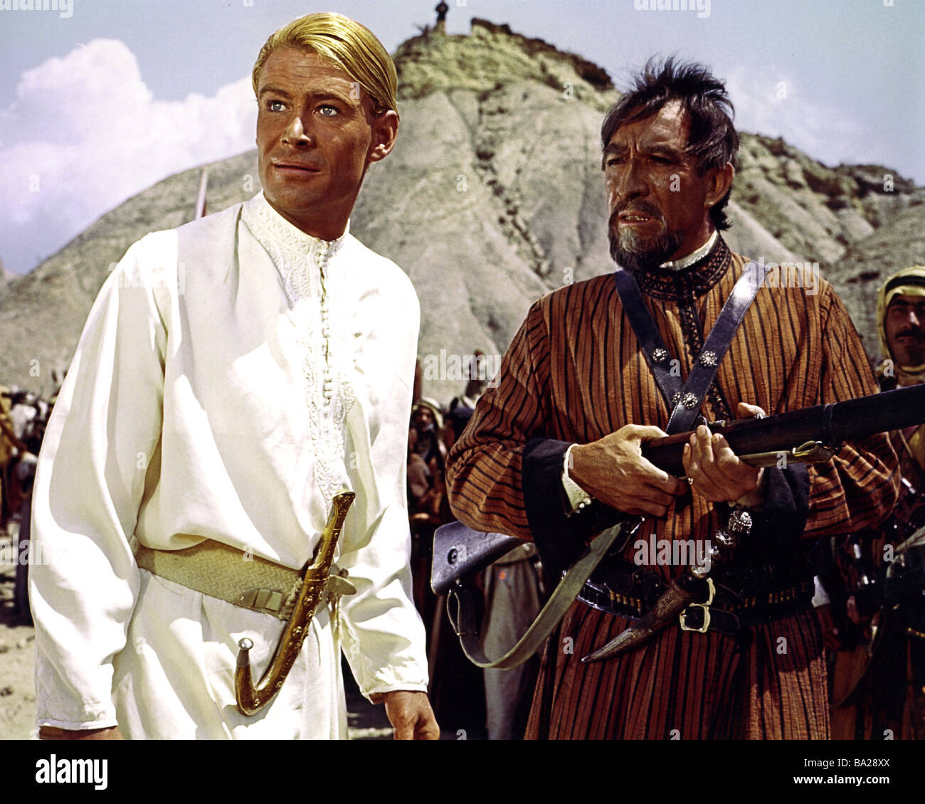 LAWRENCE D'ARABIA 1962 Columbia film con Peter O'Toole a sinistra e Anthony Quinn Foto Stock