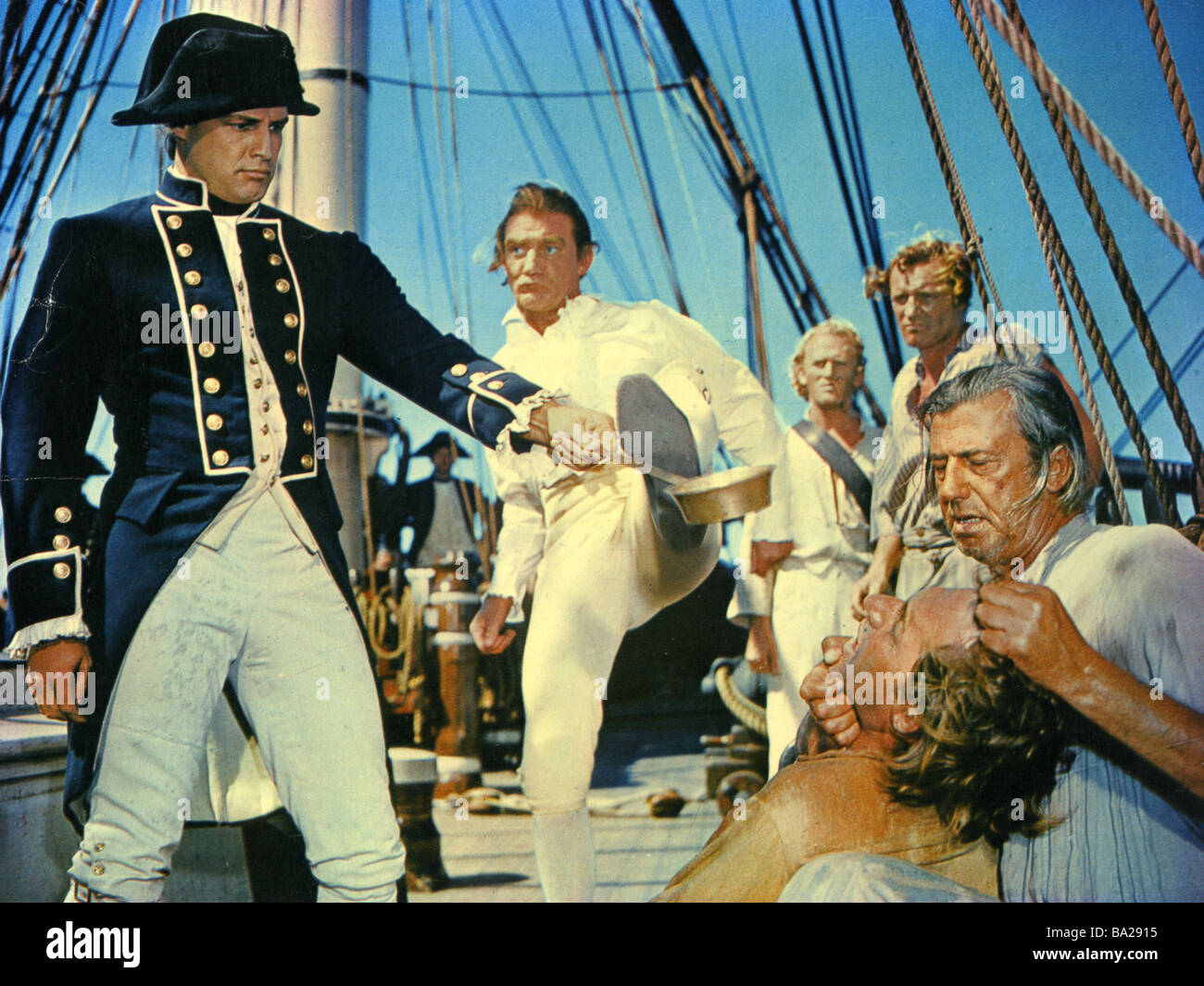 L'ammutinamento del Bounty 1962 MGM film con Marlon Brando a sinistra e Trevor Howard center Foto Stock