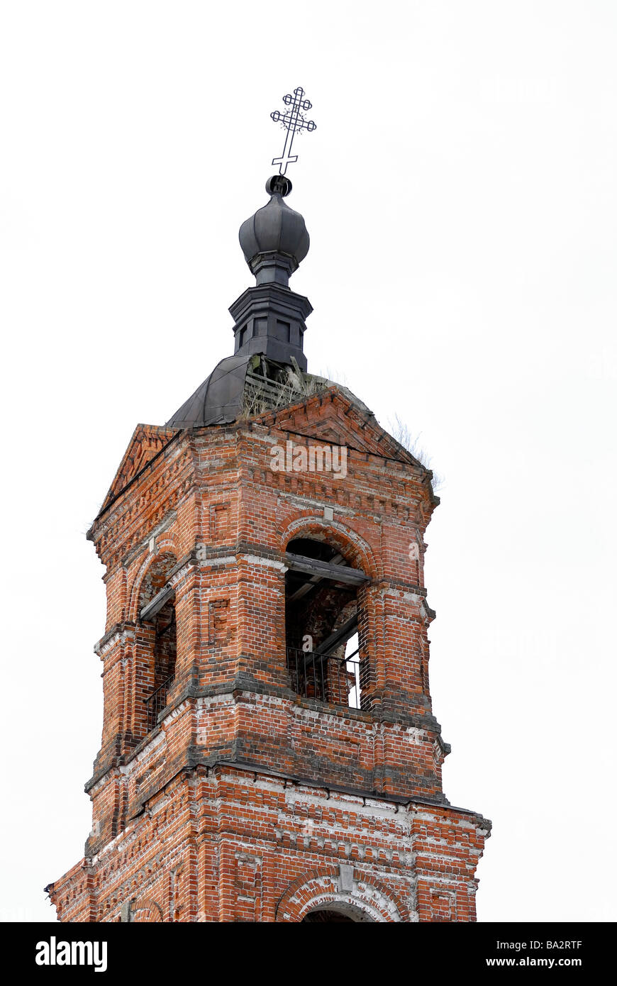 Campanile della distrutta chiesa russo-ortodossa chiesa di campagna Vladimir regione Russia Foto Stock