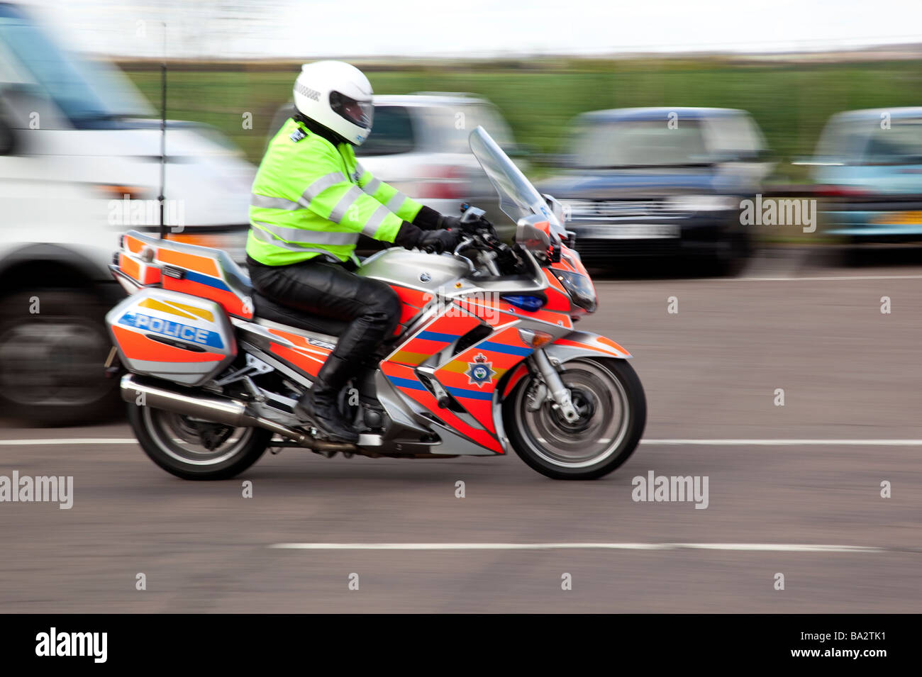 Polizia Stradale motociclo a velocità Foto Stock