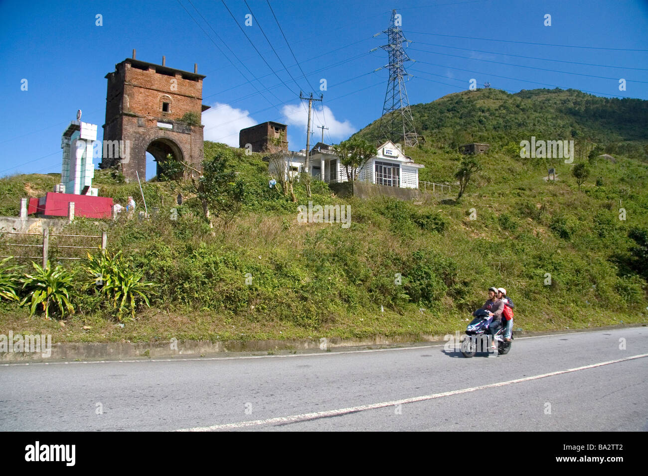 Il vecchio confine gate di Da Nang e la Thua Thien Huê Provincia del Vietnam Foto Stock