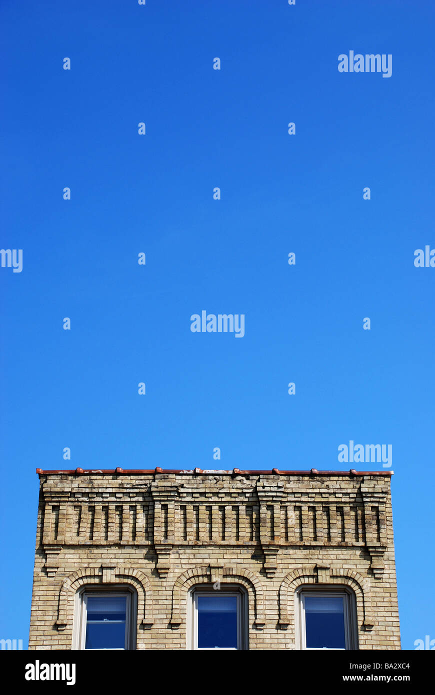 Edificio a Racine contro il cielo blu Foto Stock