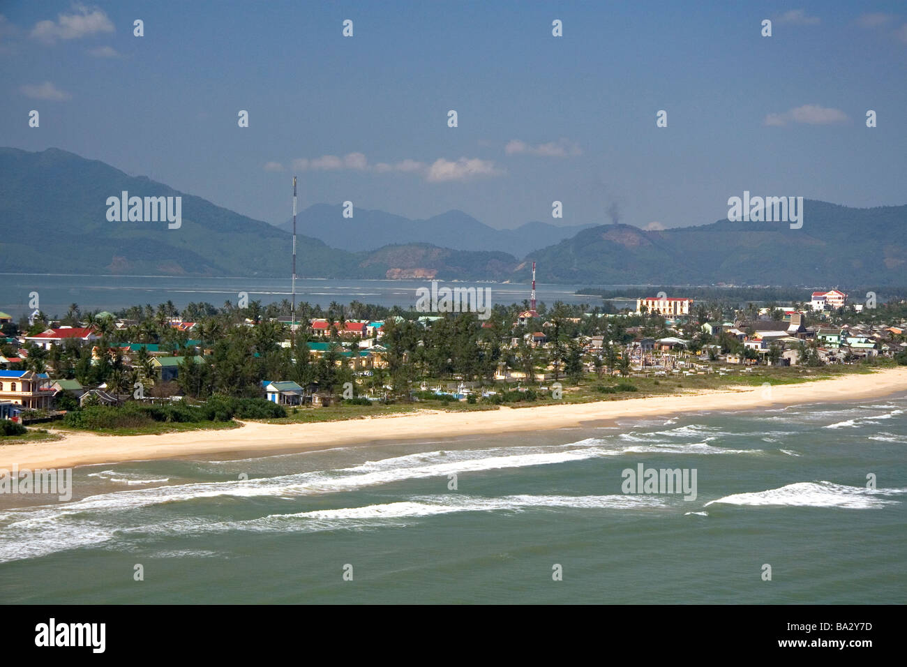 Città costiera di Lang Co in Vietnam Foto Stock